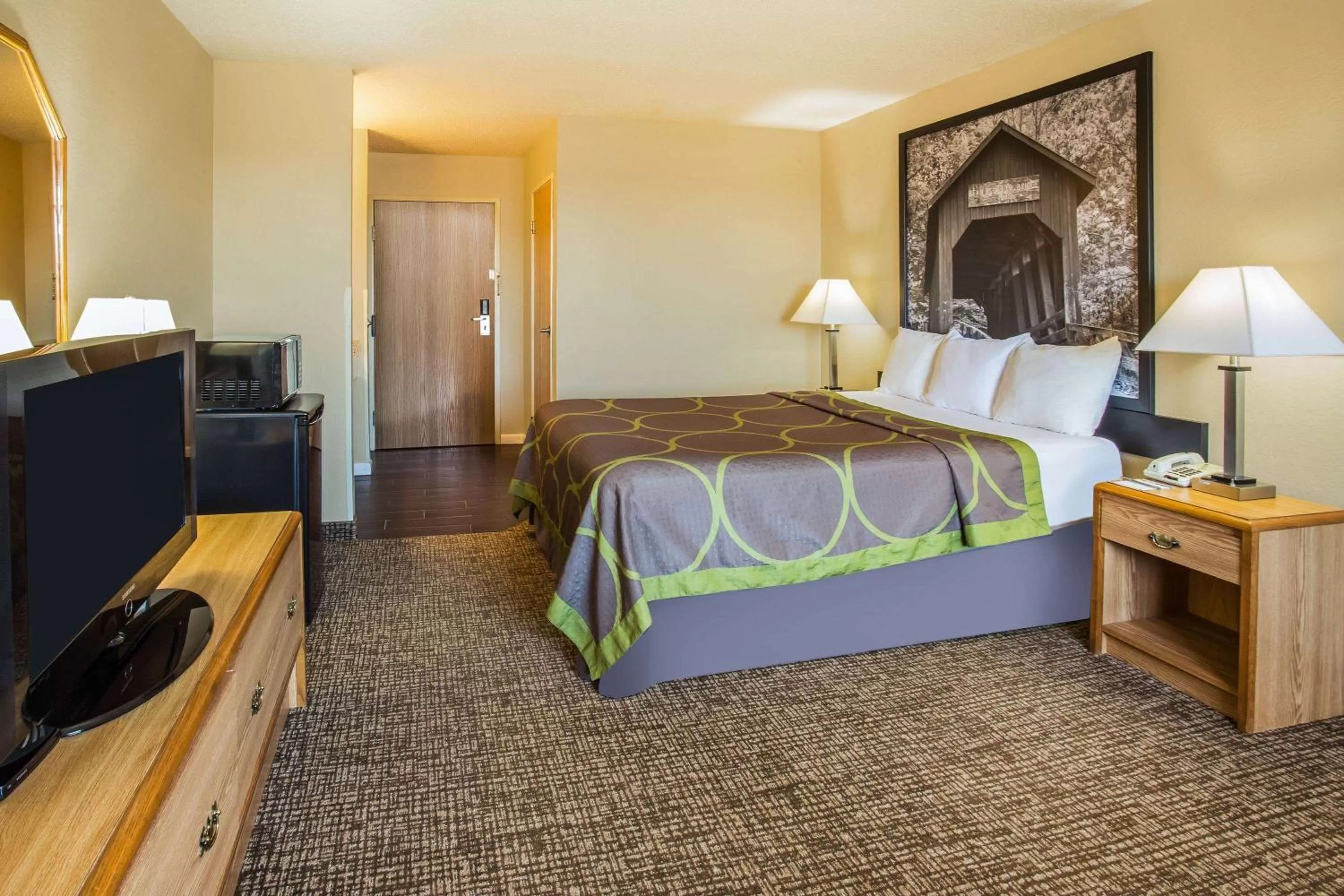 Photo of the whole room, Bed in Super 8 by Wyndham Remington