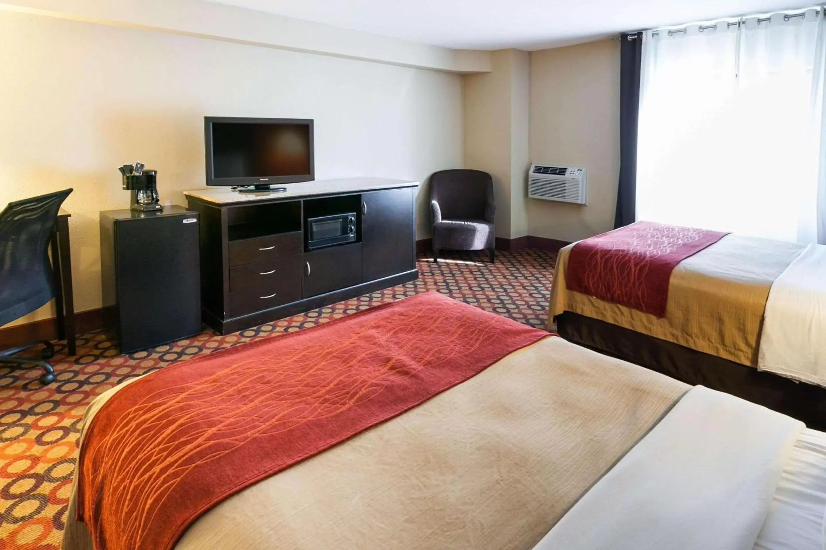 Photo of the whole room, Bed in Comfort Inn & Suites Statesville - Mooresville