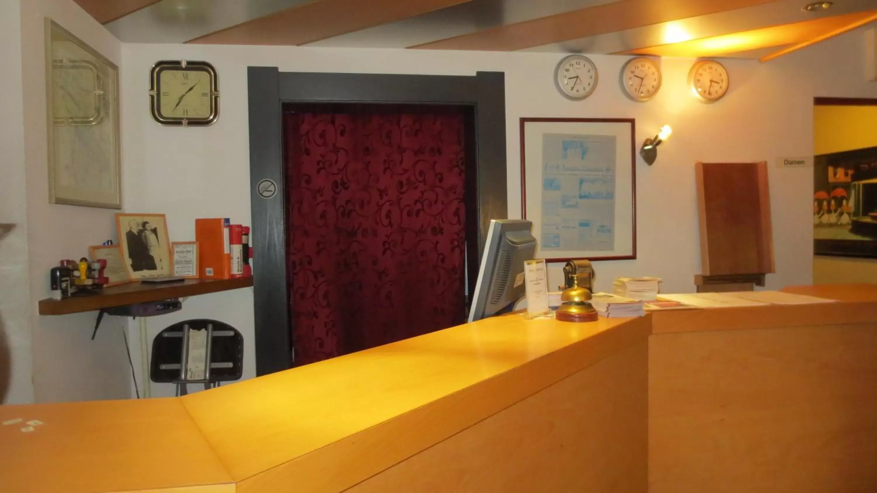 Lobby or reception in Hotel Corsten Lobby or reception in Hotel Corsten