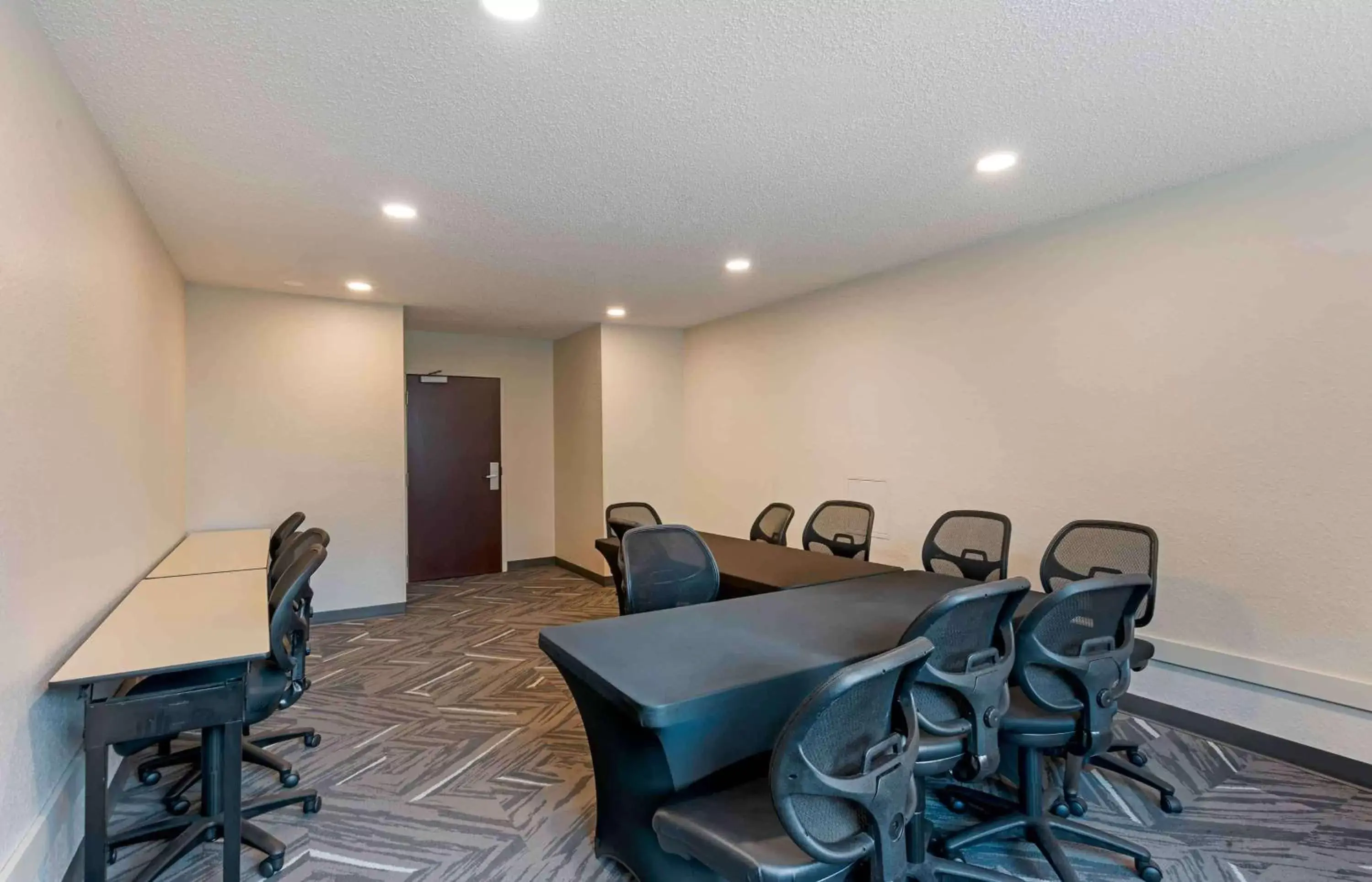 Meeting/conference room, Business Area/Conference Room in Extended Stay America Suites - Secaucus - New York City Area