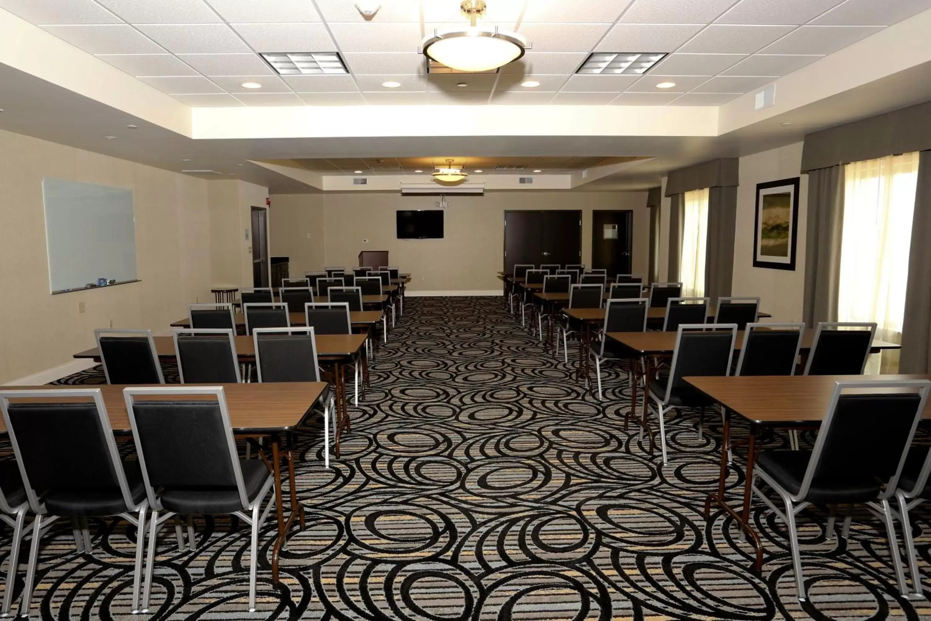 Meeting/conference room in Holiday Inn Express & Suites Marion Northeast, an IHG Hotel