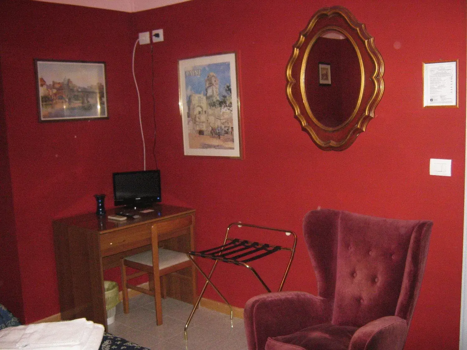 Seating area, TV/Entertainment Center in Hotel Ferraro