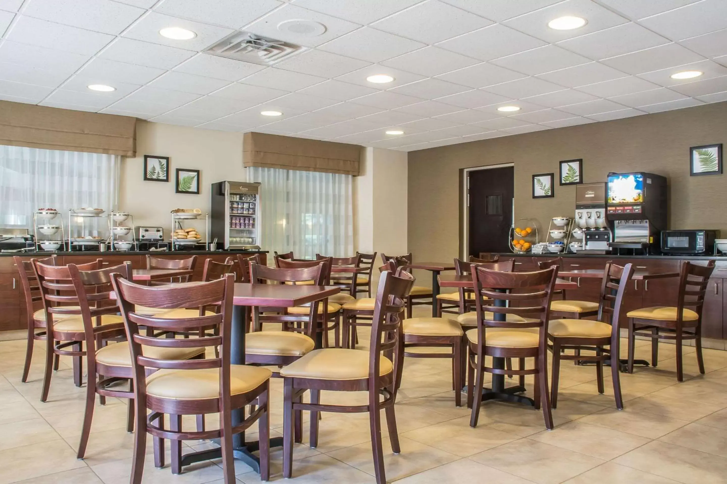 Restaurant/Places to Eat in Sleep Inn Amherst