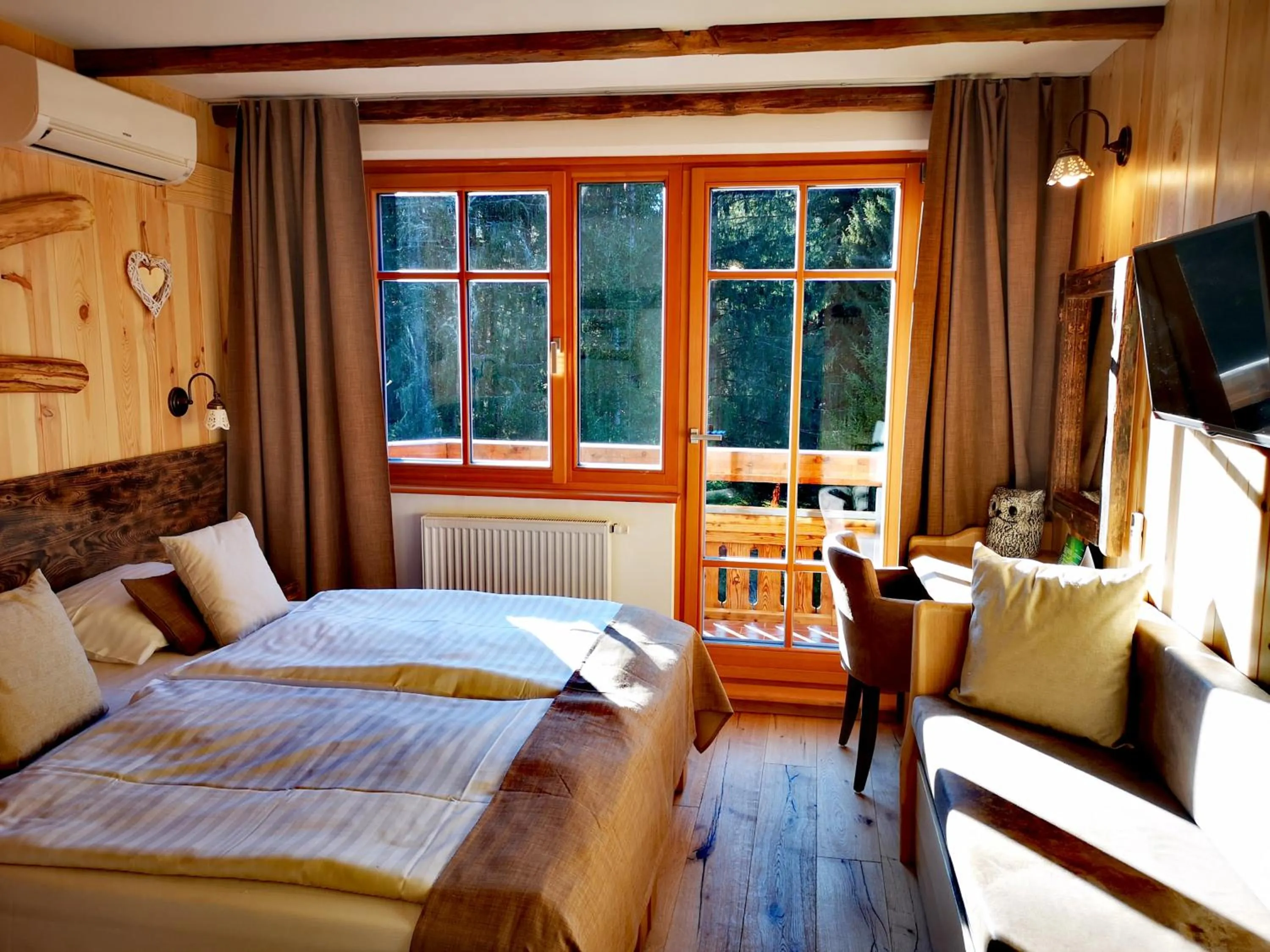 Property building, Bed in Ribno Alpine Hotel