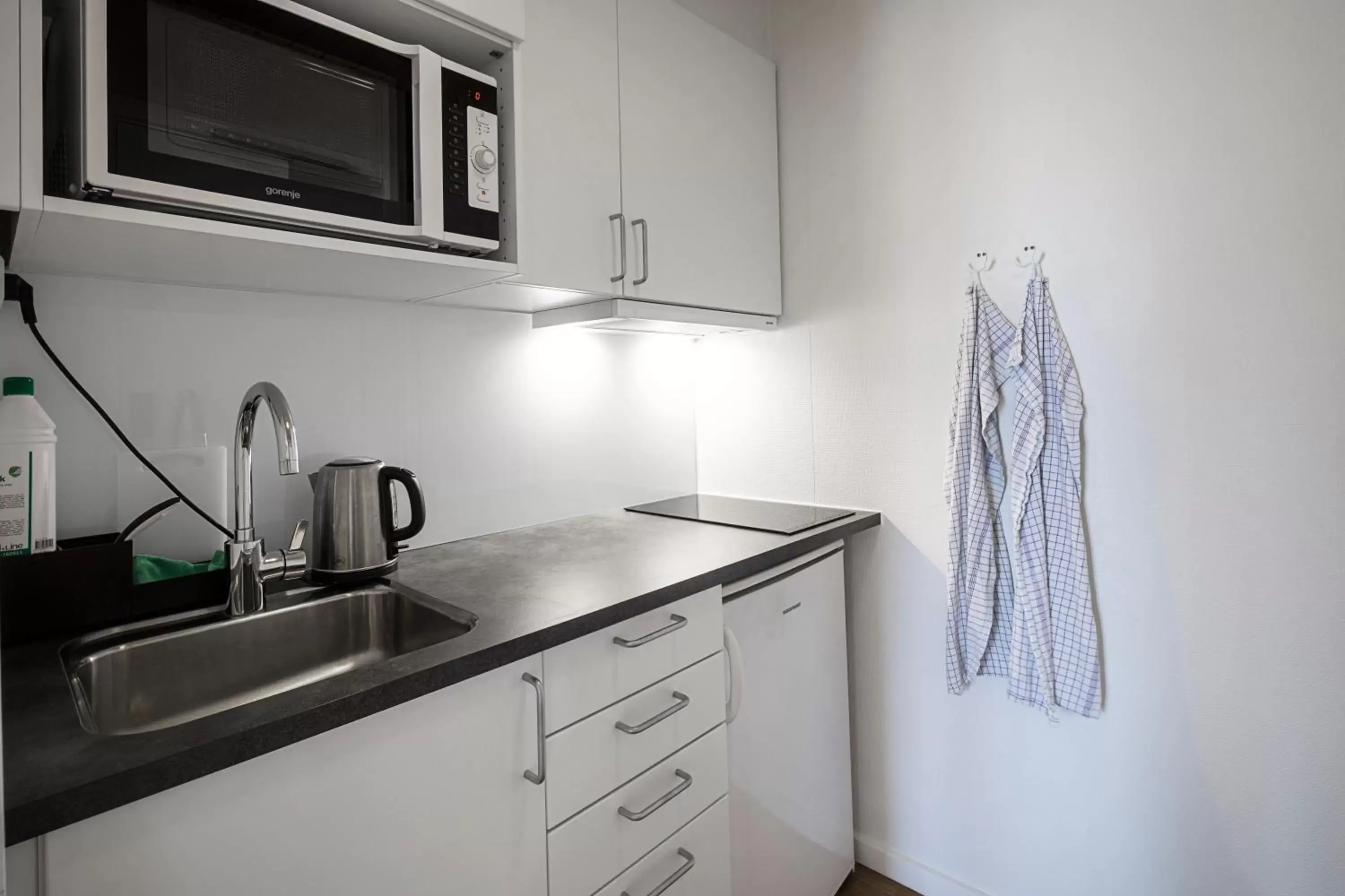 Kitchen or kitchenette, Kitchen/Kitchenette in KOMPAS Hotel Aalborg