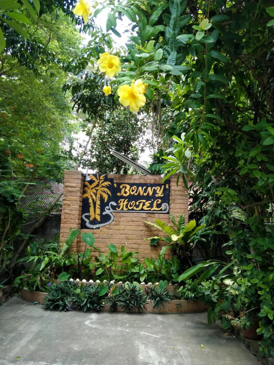 Property building in Bonny Hotel 4 Floors No Elevator