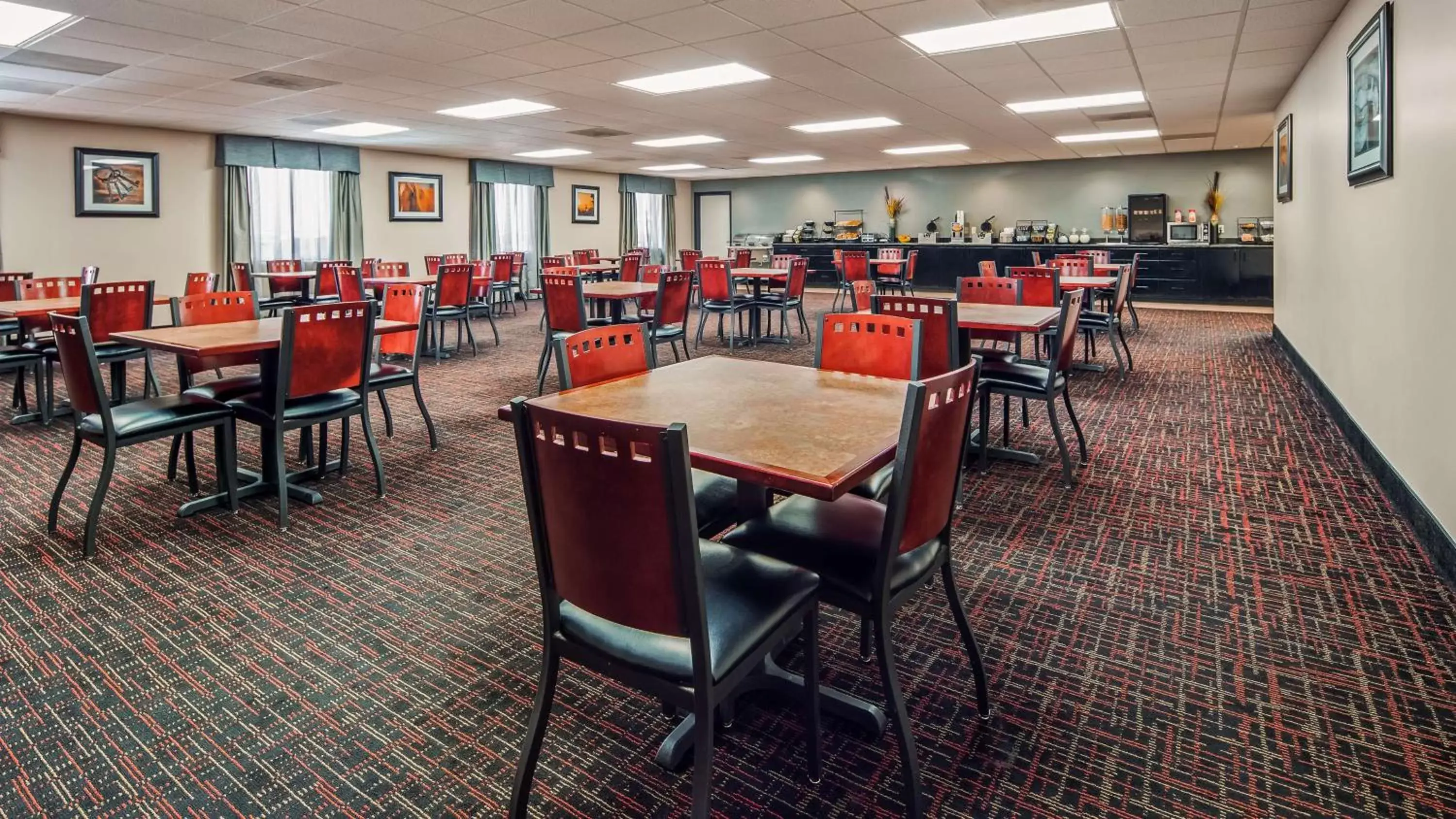 Breakfast, Restaurant/Places to Eat in SureStay Plus Hotel by Best Western Houston Medical Center