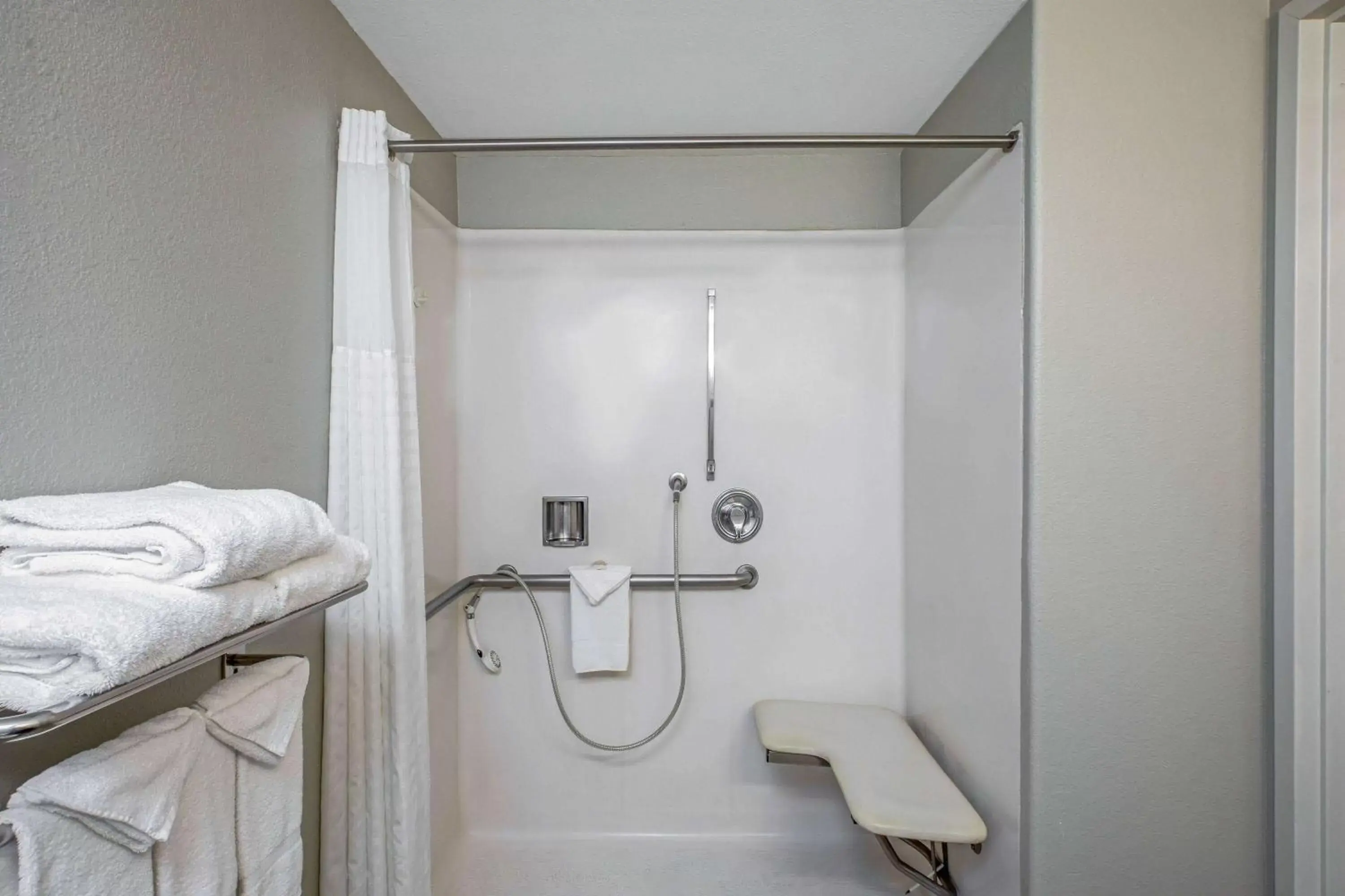 Shower, Bathroom in La Quinta by Wyndham Manteca - Ripon