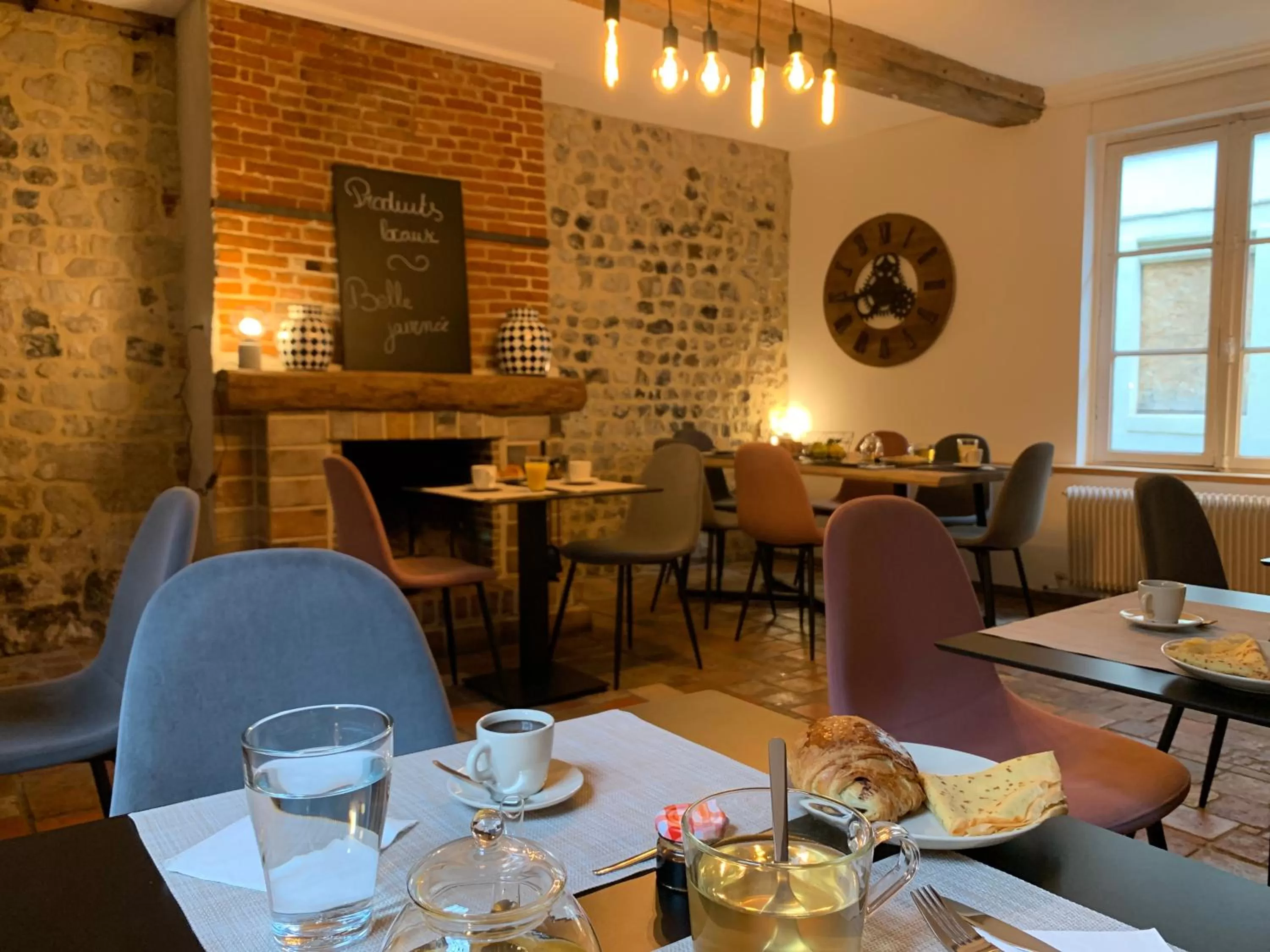 Breakfast in L'Ecole des Demoiselles