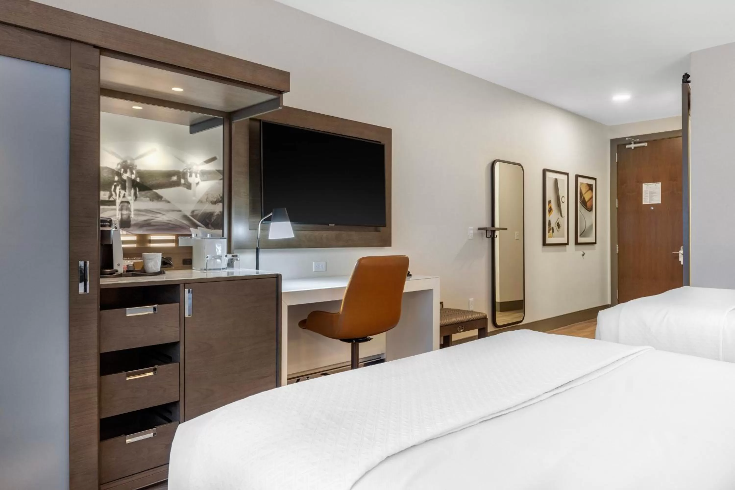 TV and multimedia, Bed in Cambria Hotel - Arundel Mills BWI Airport