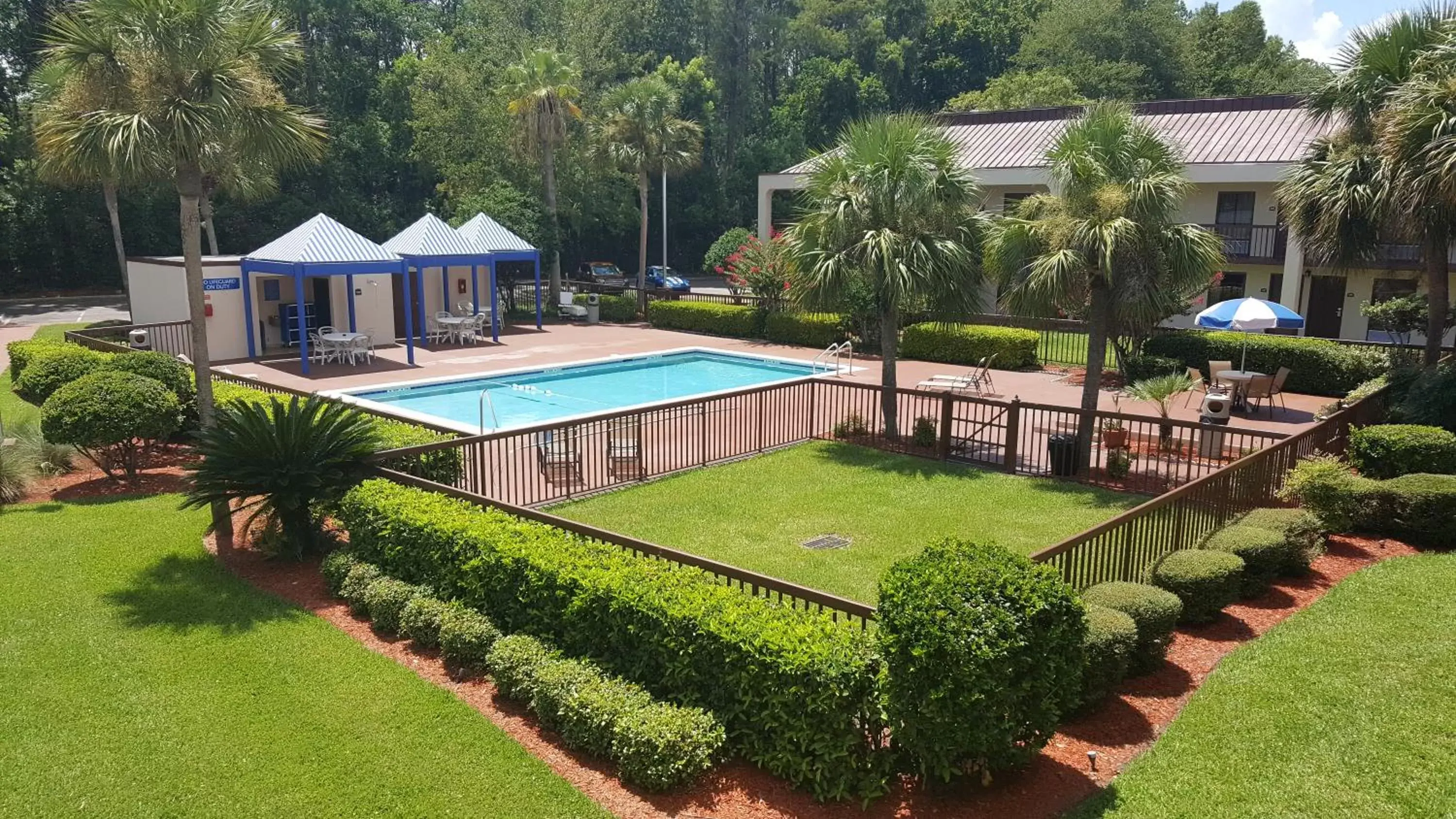 Property building, Pool View in Days Inn by Wyndham Jacksonville Airport