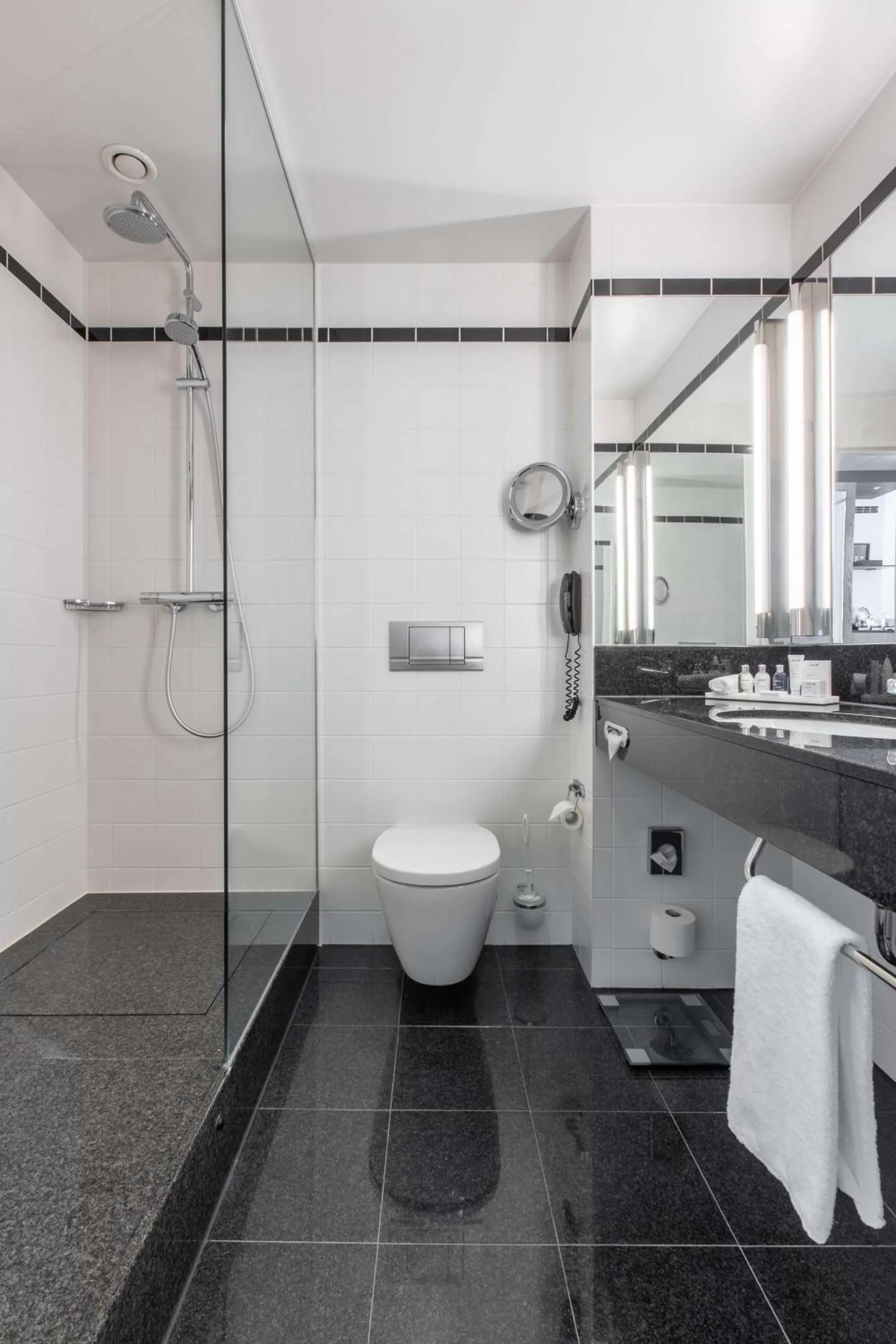 Bathroom in Radisson Blu Hotel Hannover