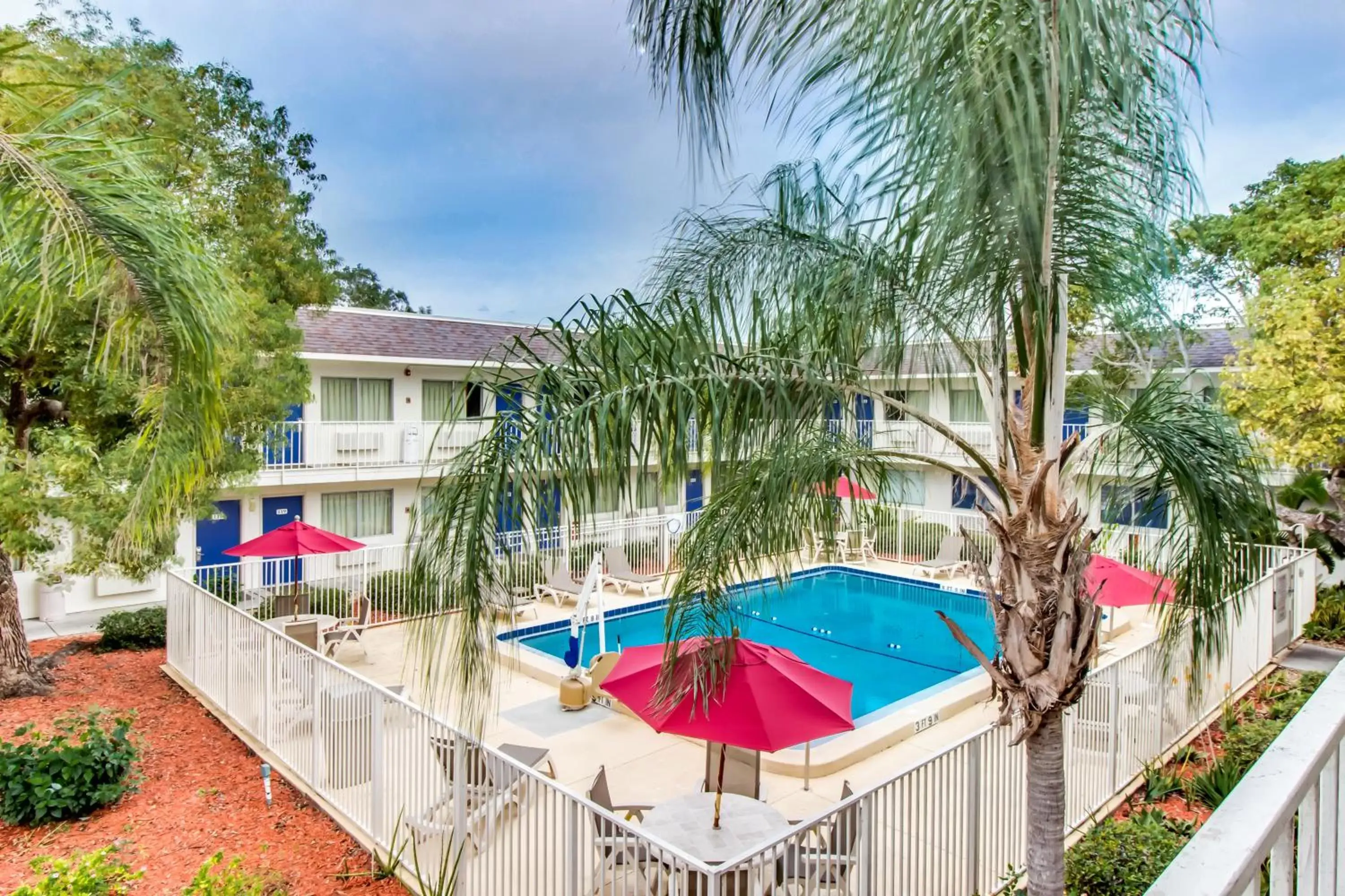 Swimming pool, Pool View in Motel 6-Venice, FL