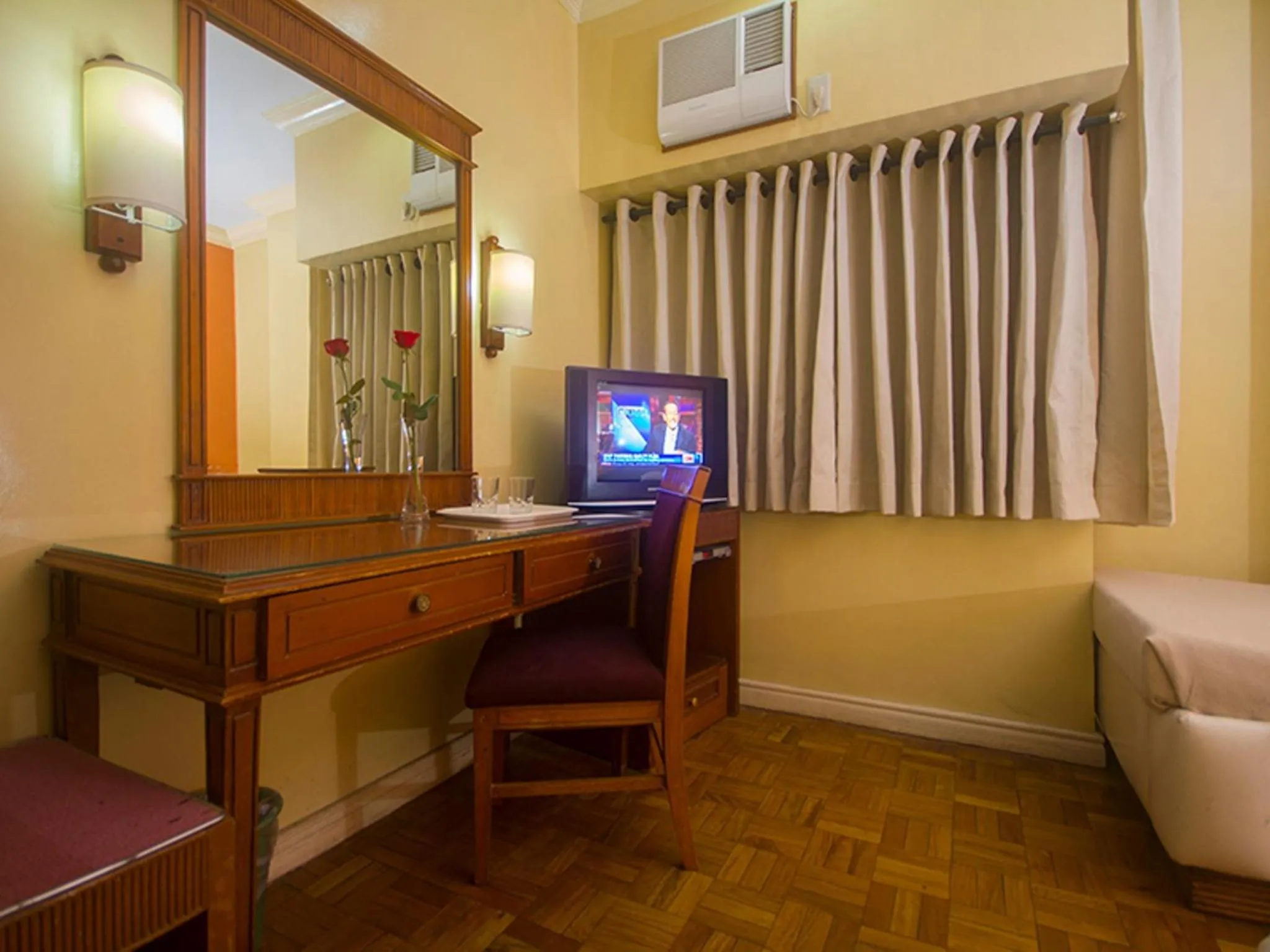 TV and multimedia in Grand City Hotel Inc.