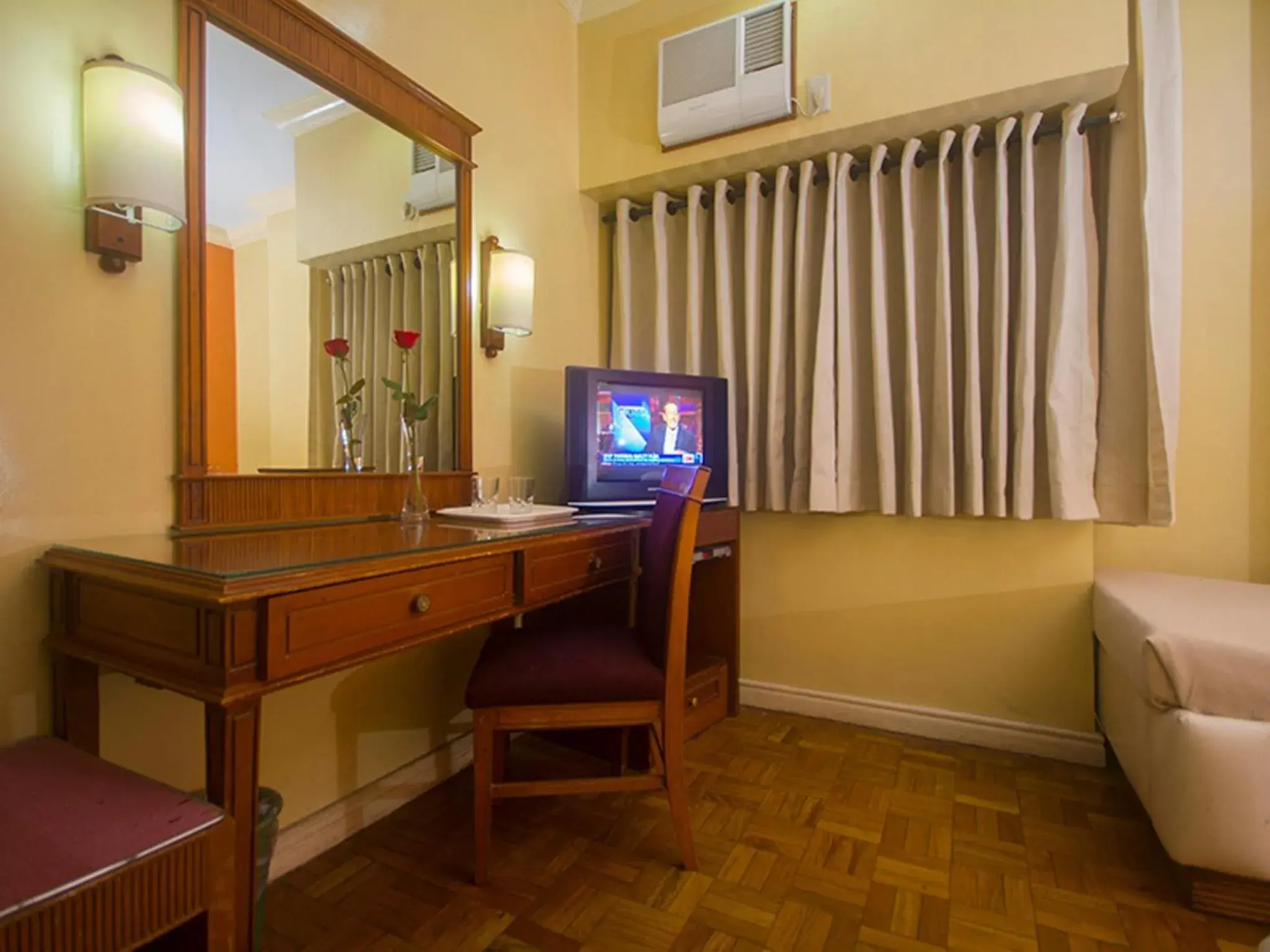 TV and multimedia, TV/Entertainment Center in Grand City Hotel