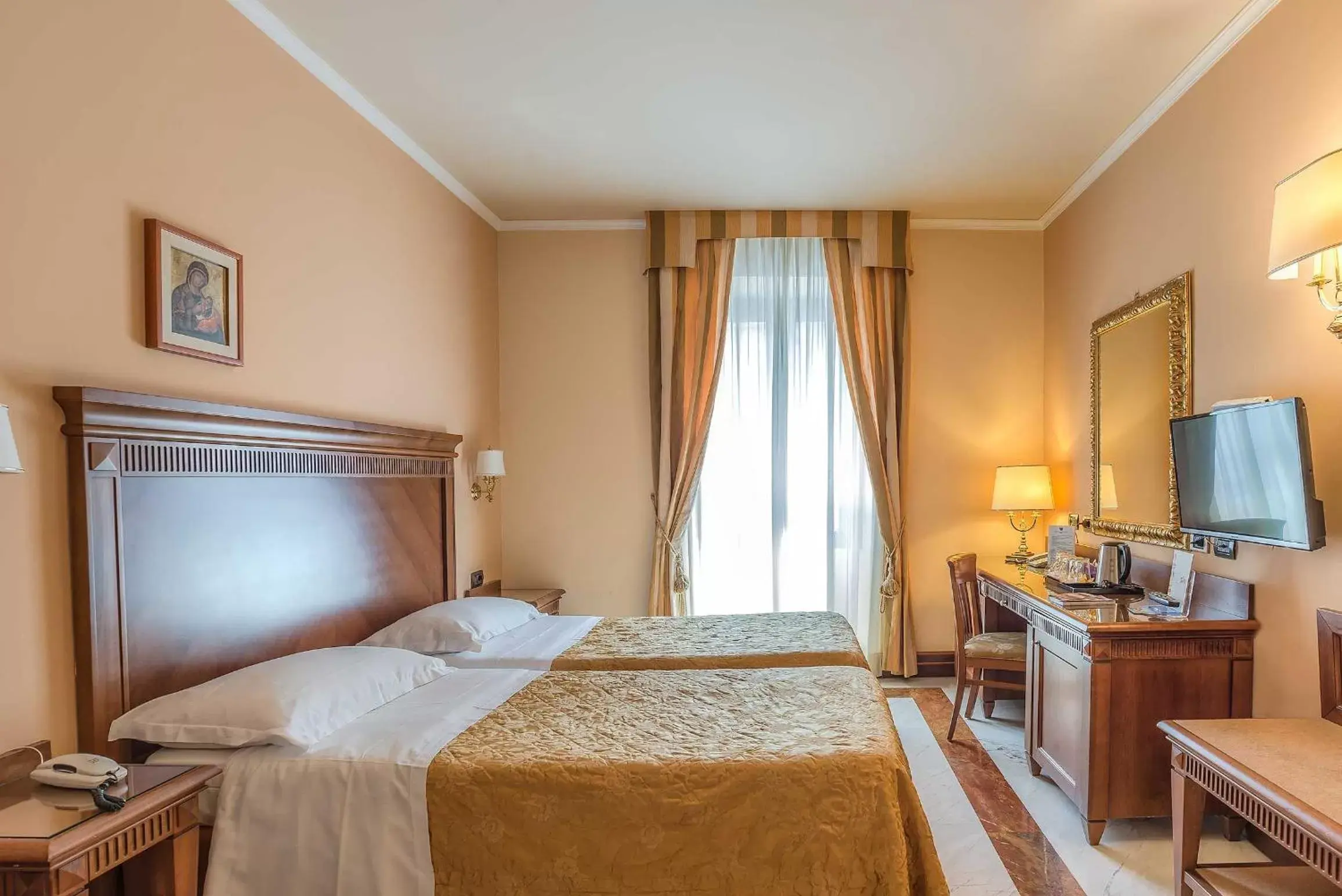 Photo of the whole room, Room Photo in Tmark Hotel Vaticano