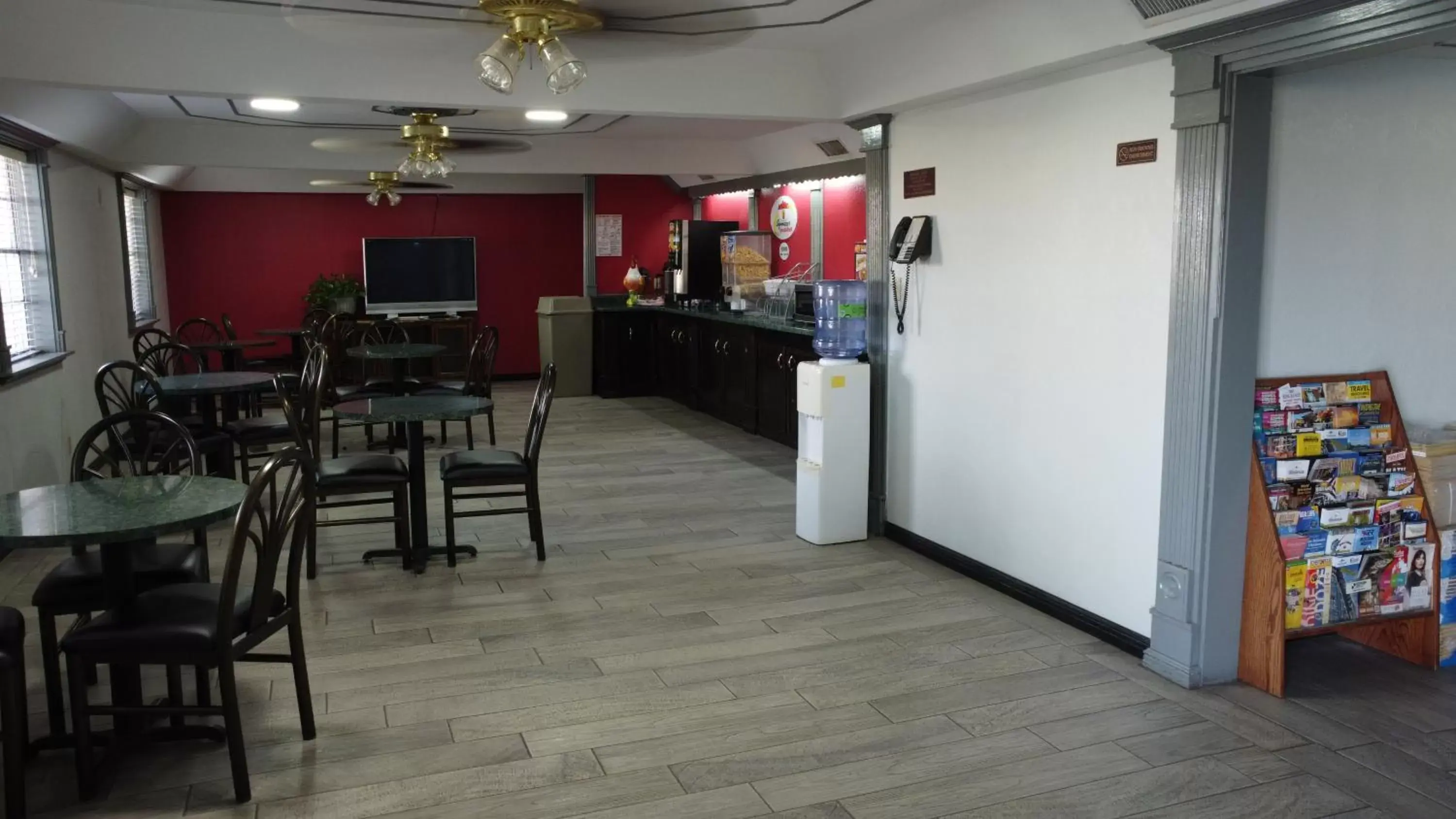 Continental breakfast in Super 8 by Wyndham Kingsville Continental breakfast in Super 8 by Wyndham Kingsville