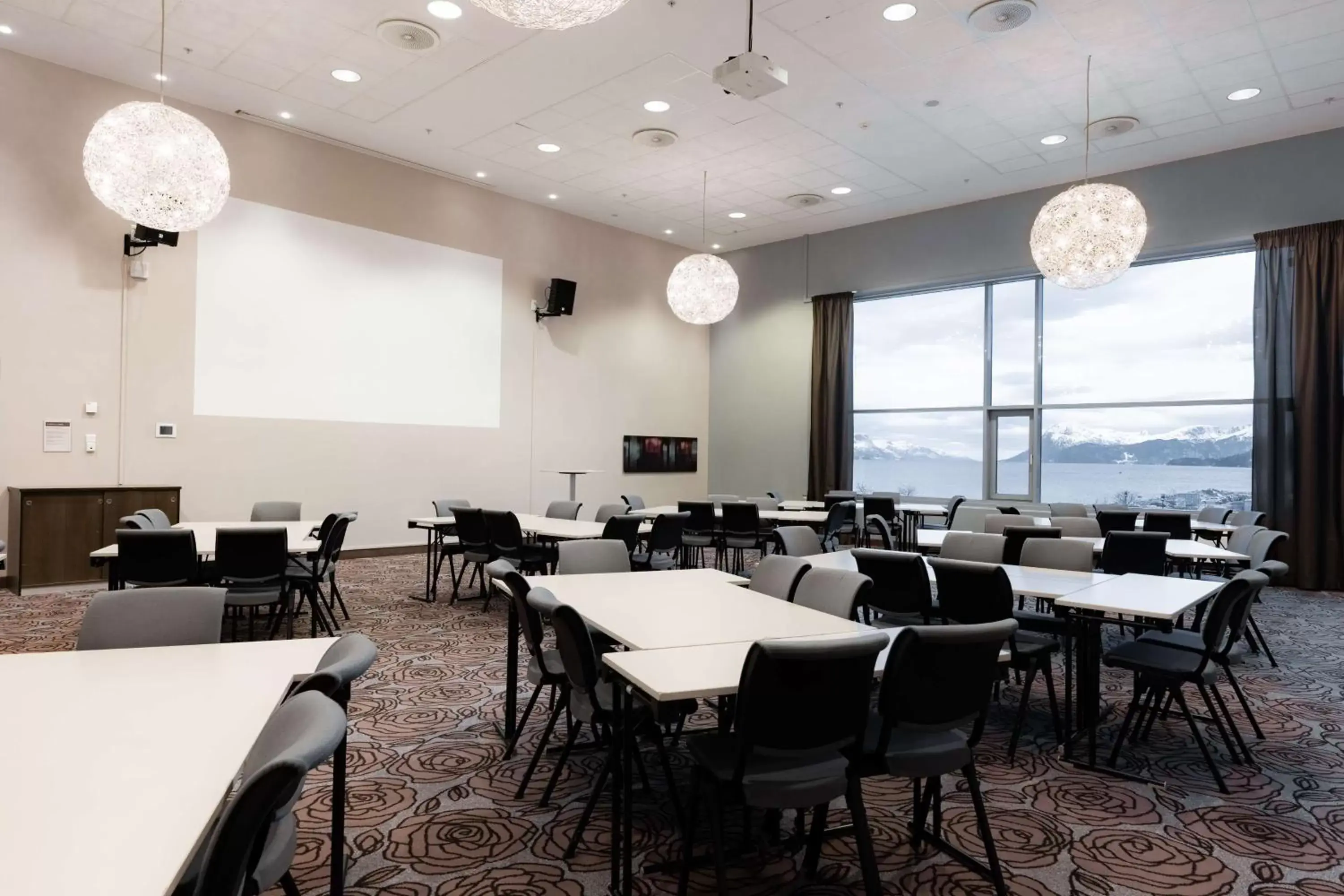 Meeting/conference room, Restaurant/Places to Eat in Scandic Seilet Hotel