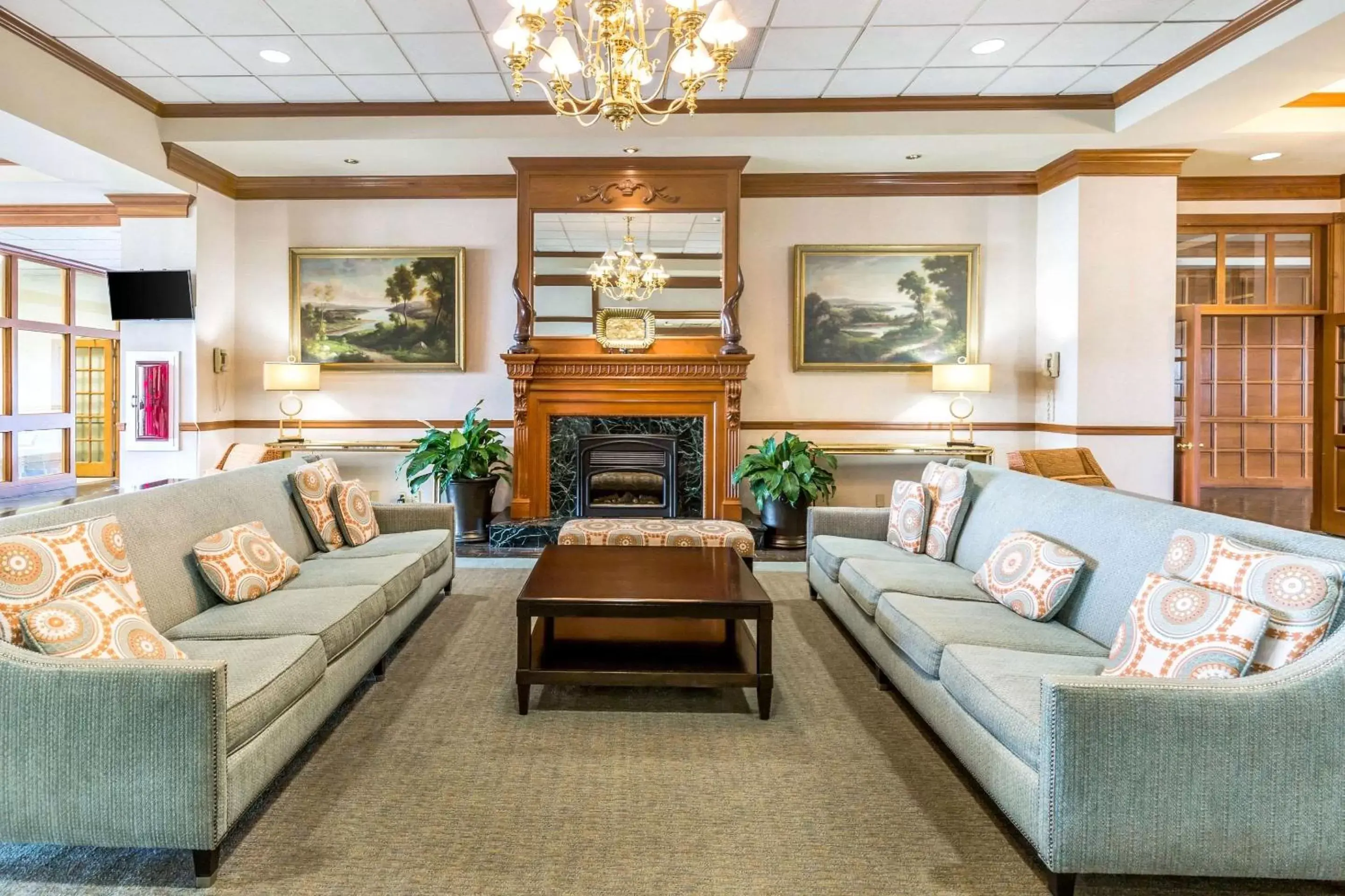 Lobby or reception, Seating Area in Clarion Inn Frederick Event Center