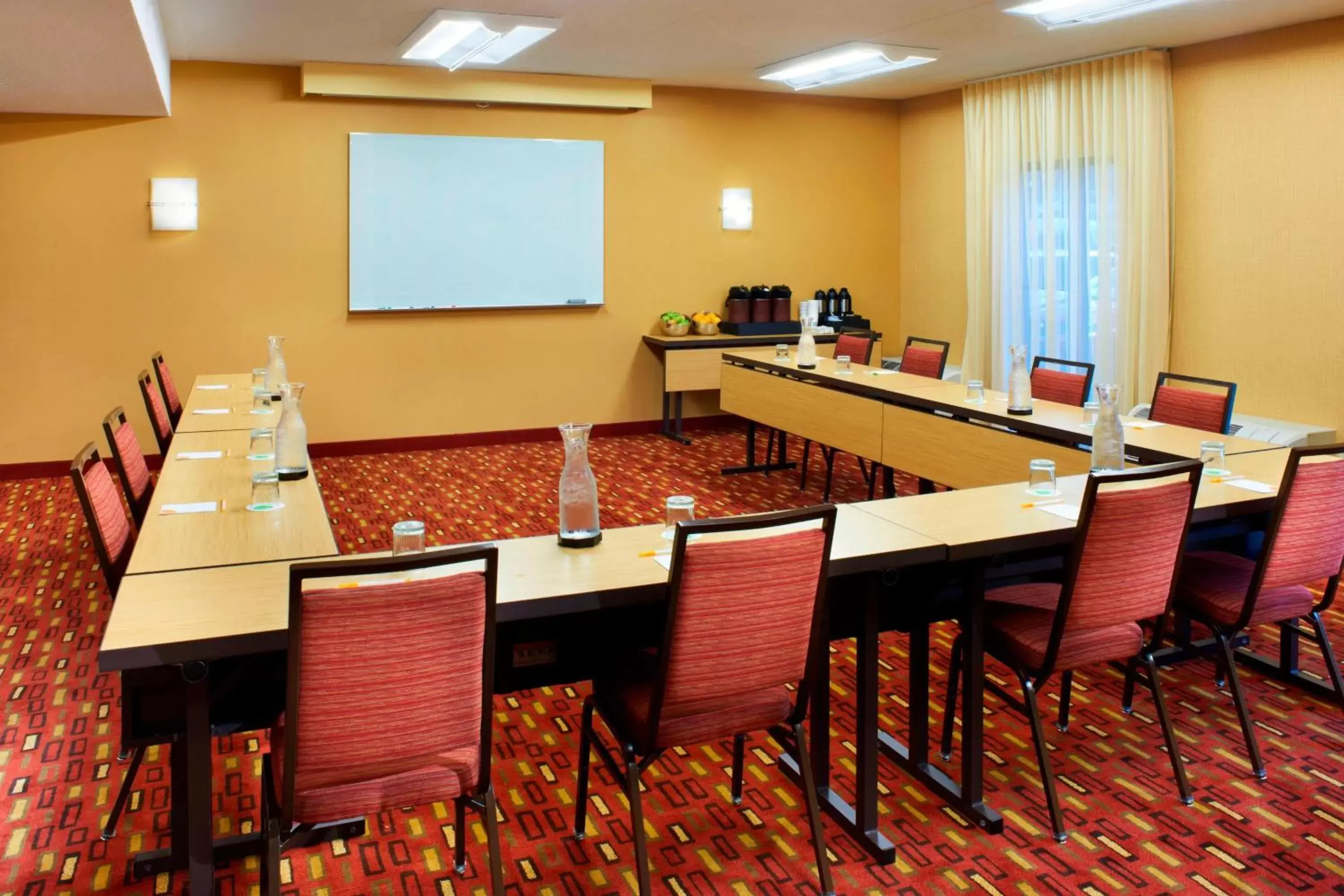 Meeting/conference room in Courtyard by Marriott Minneapolis-St. Paul Airport