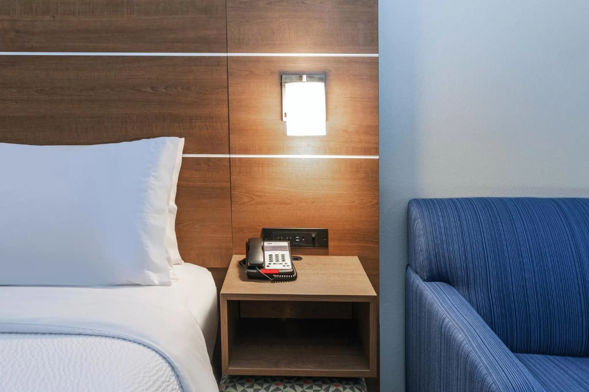 Photo of the whole room, Bed in Holiday Inn Express & Suites Sulphur - Lake Charles by IHG