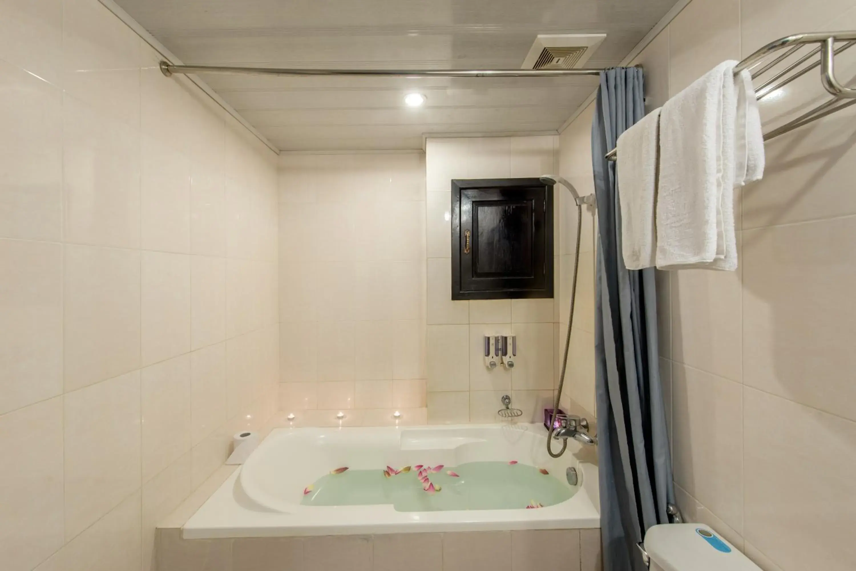 Shower in Angkor Panoramic Boutique Hotel