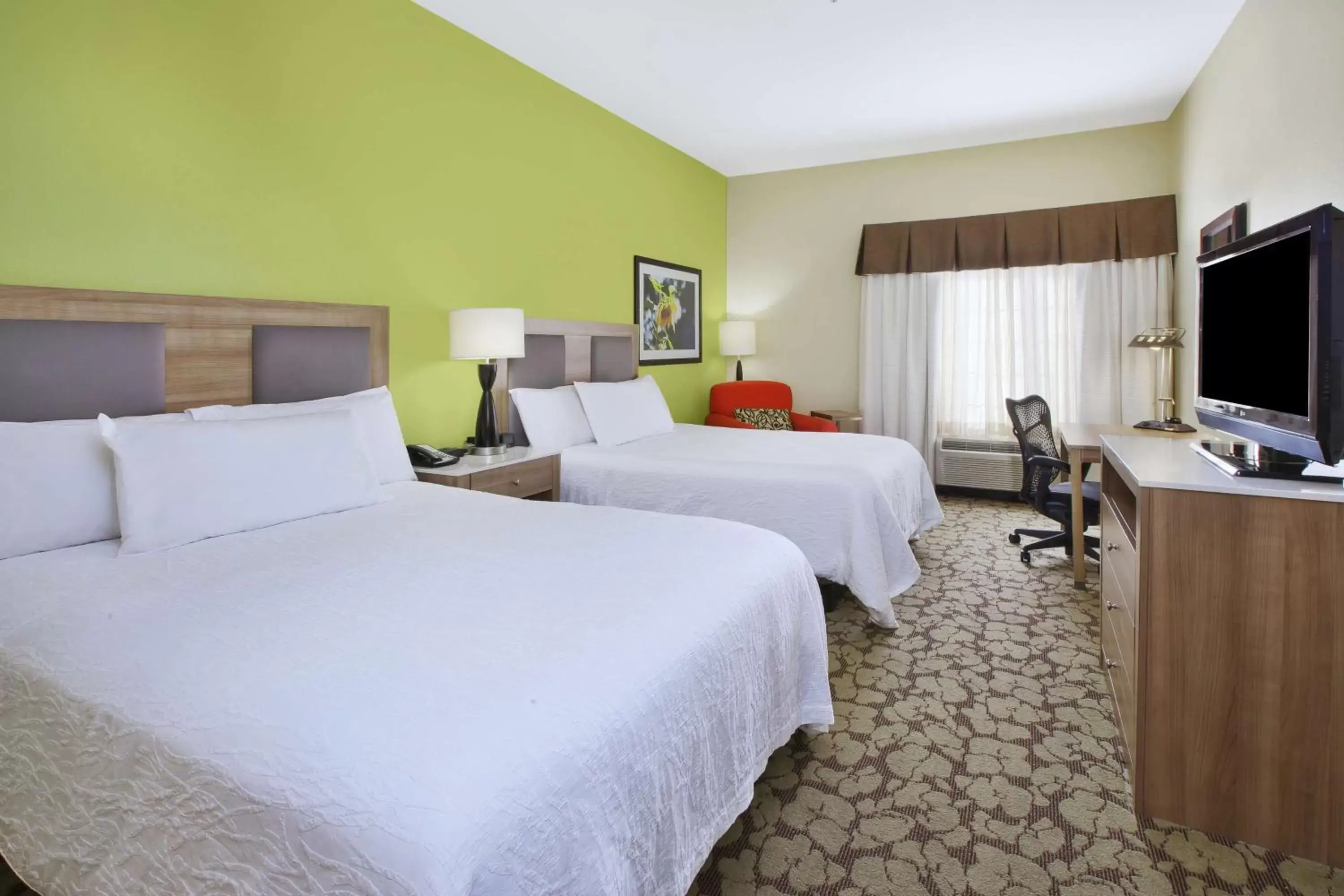 Bedroom, Bed in Hilton Garden Inn Wichita