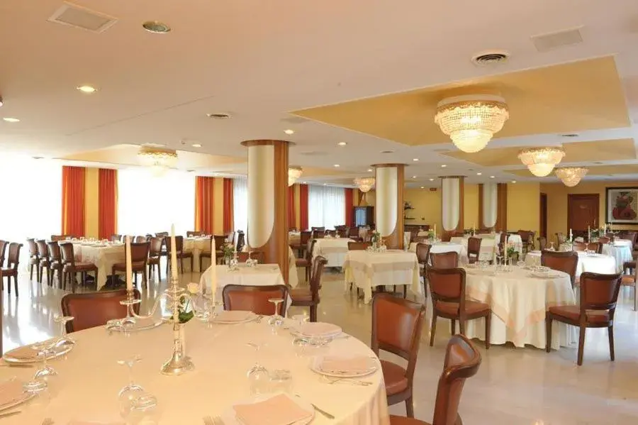 Restaurant/Places to Eat in Hotel Svevo