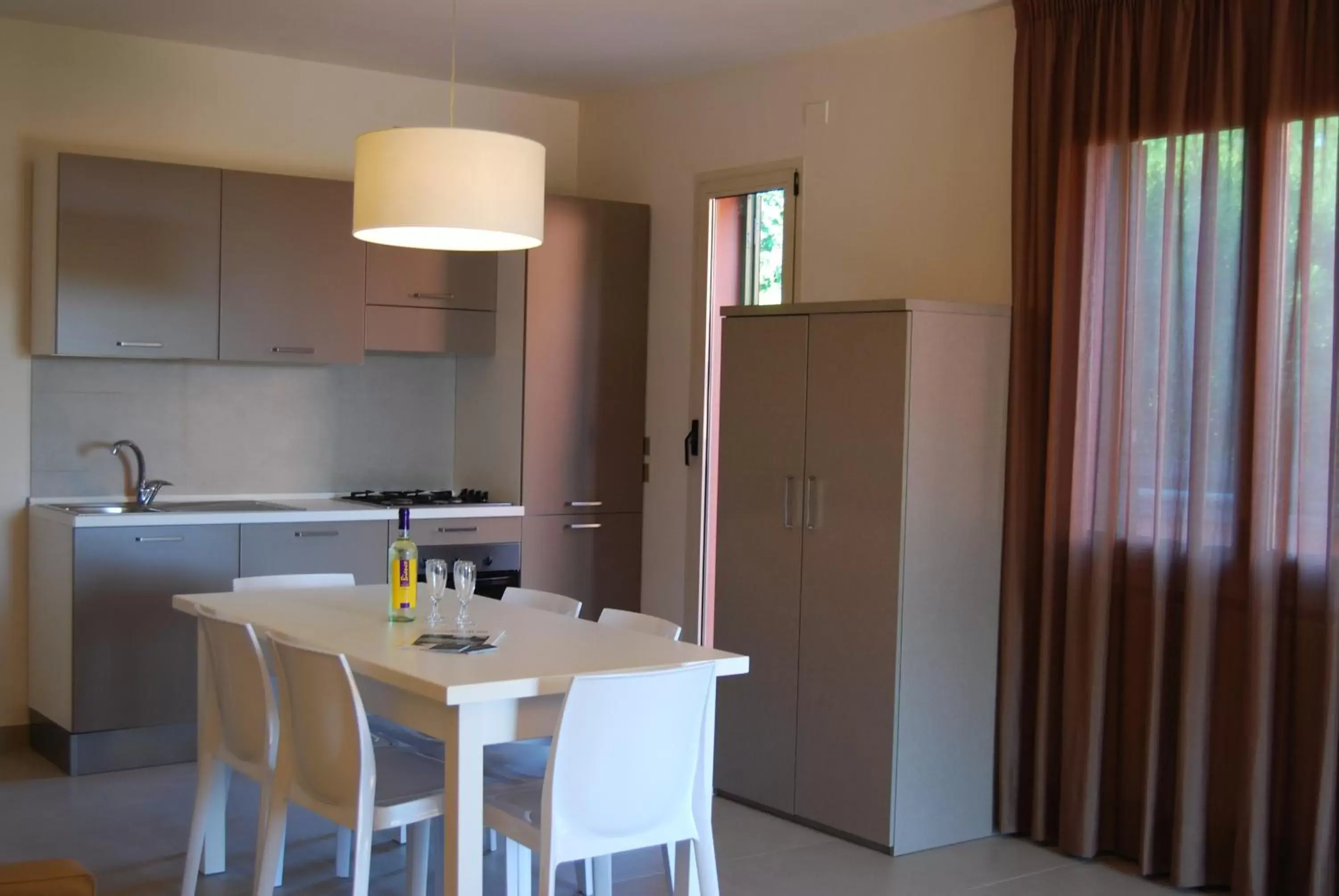 Dining area, Kitchen/Kitchenette in Residenze Al Colle Dei Pini