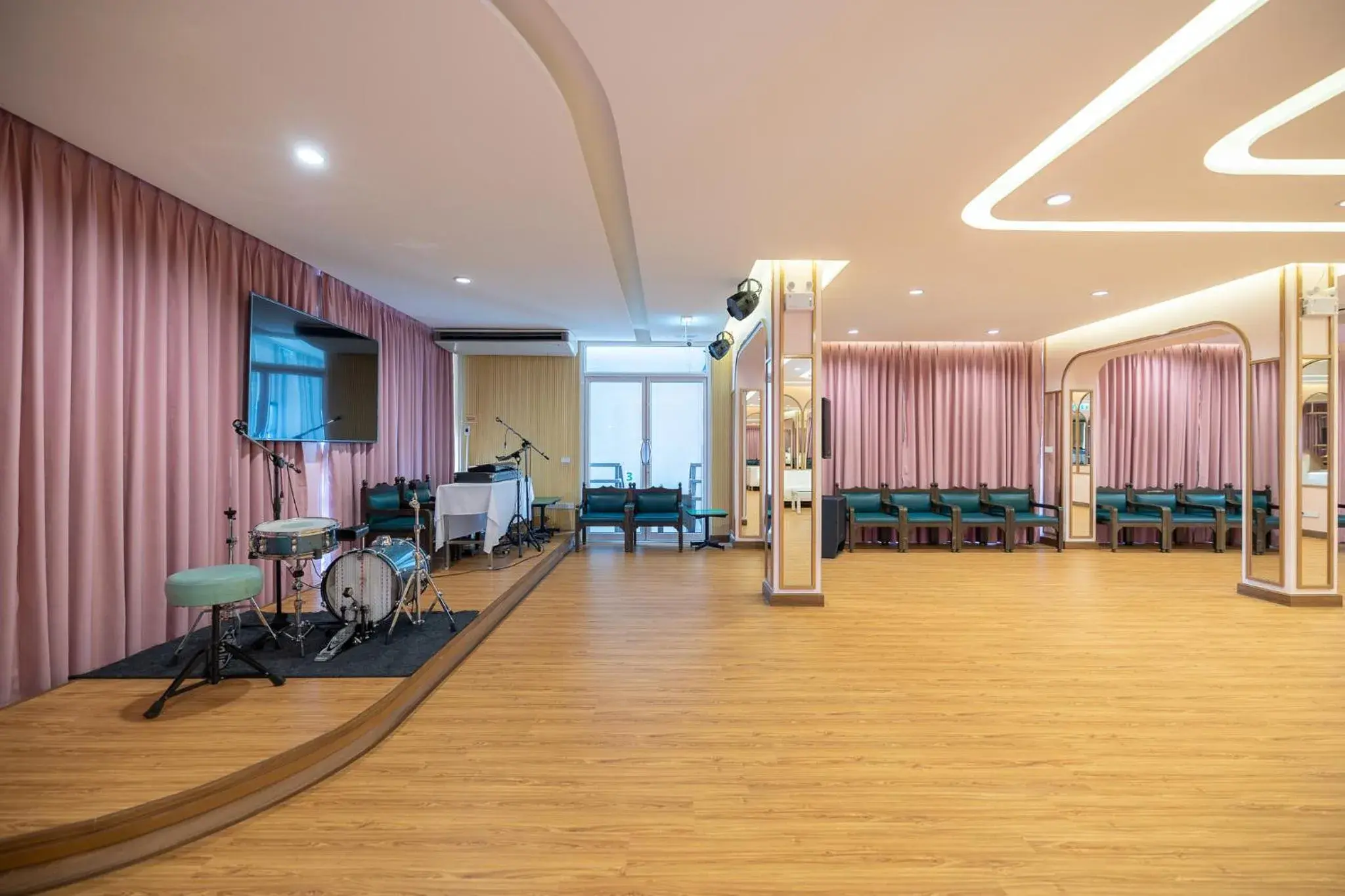 Banquet/Function facilities, Fitness Center/Facilities in Bangkok Rama Hotel