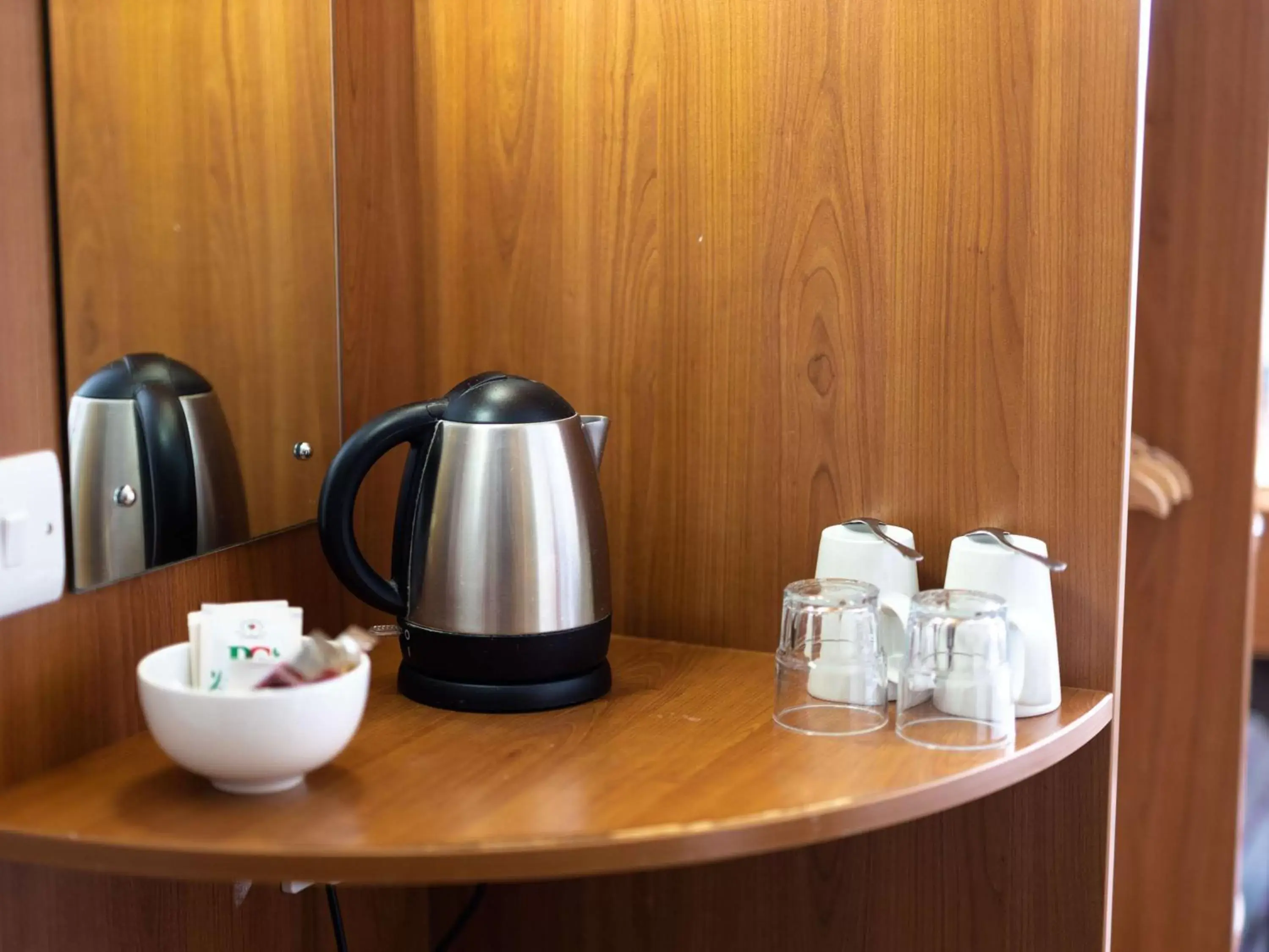 Bedroom, Coffee/Tea Facilities in Riverside Hotel Coleraine