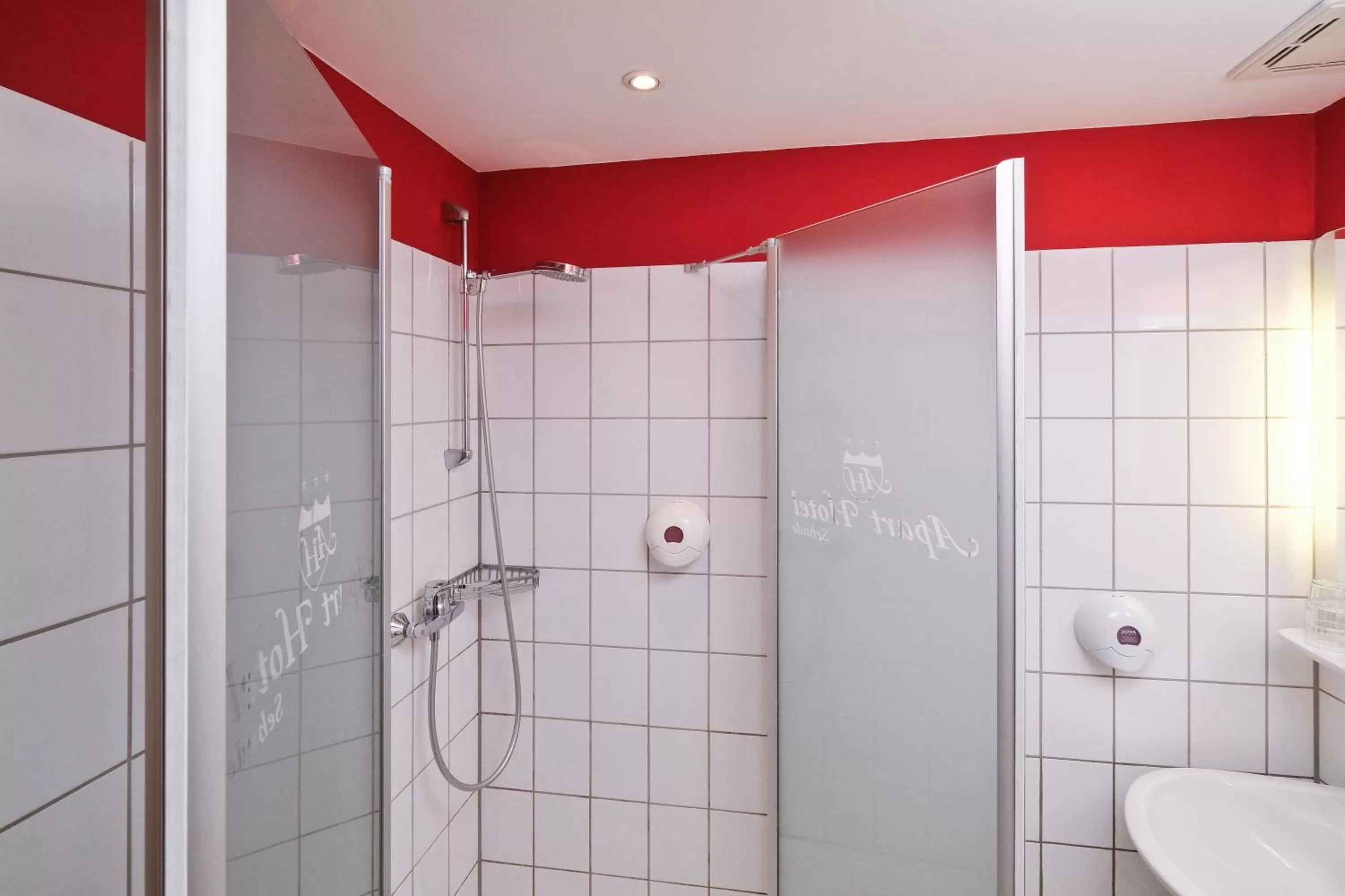 Shower in Apart Hotel Sehnde
