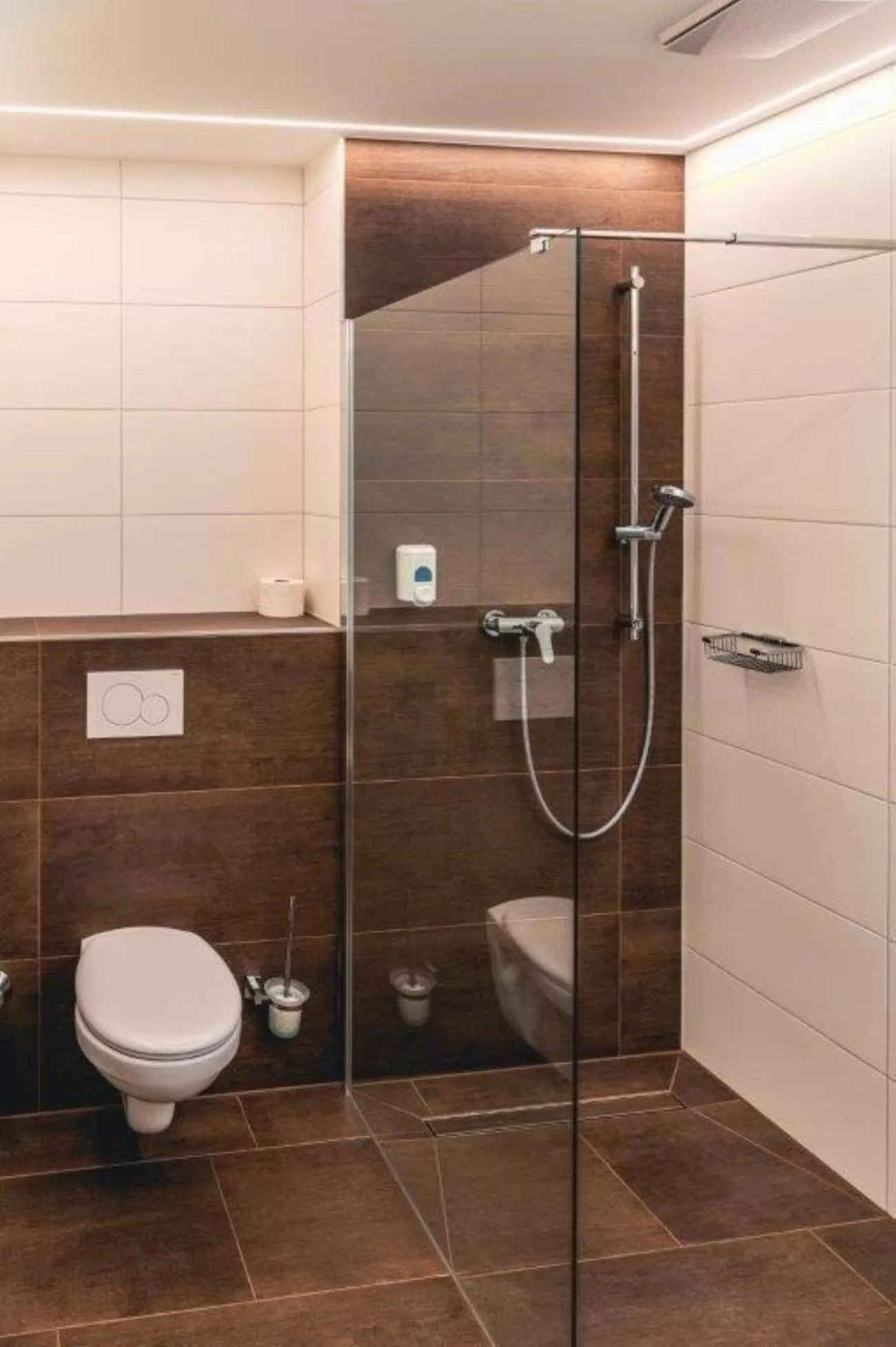 Shower in Hotel Lokomotive