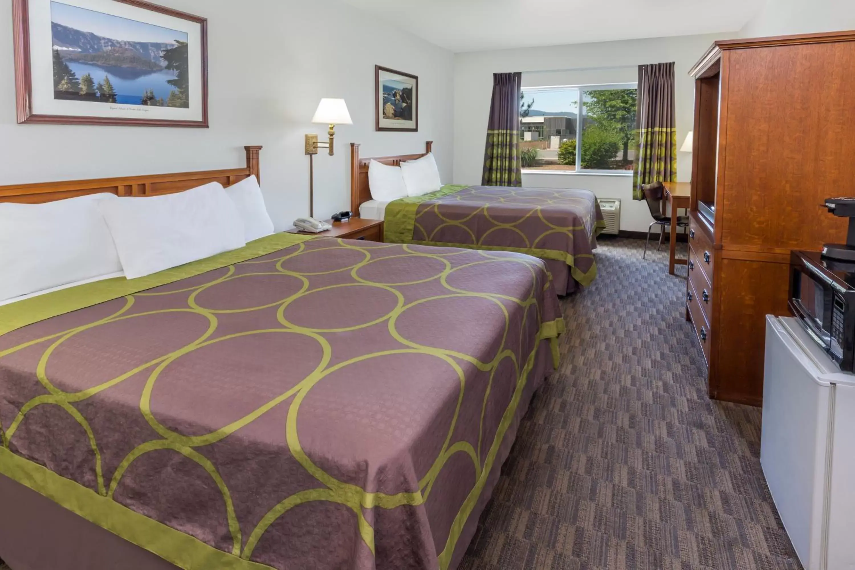 Photo of the whole room, Bed in Super 8 by Wyndham Central Pt Medford