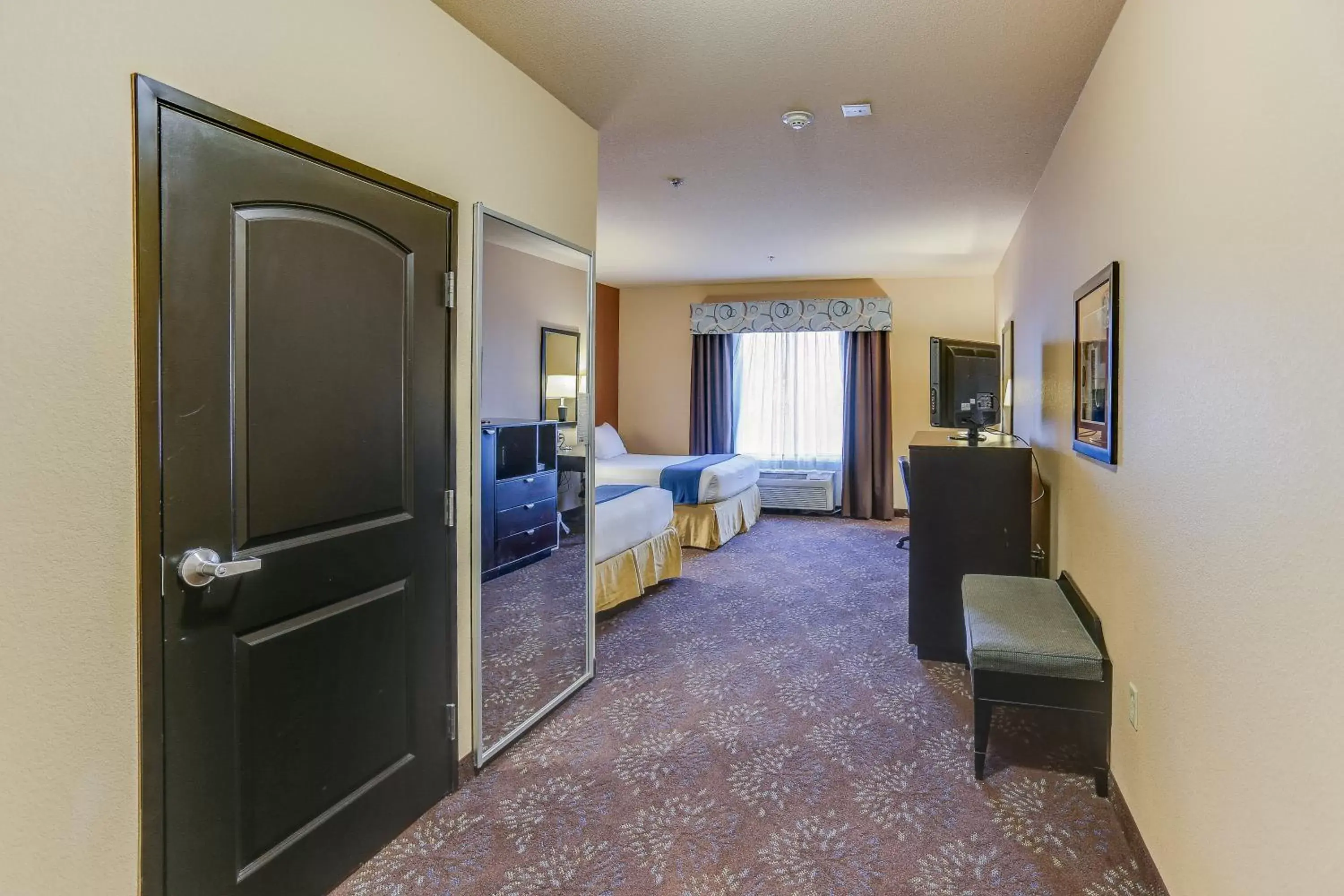 Photo of the whole room in Holiday Inn Express Hotel & Suites Huntsville, an IHG Hotel
