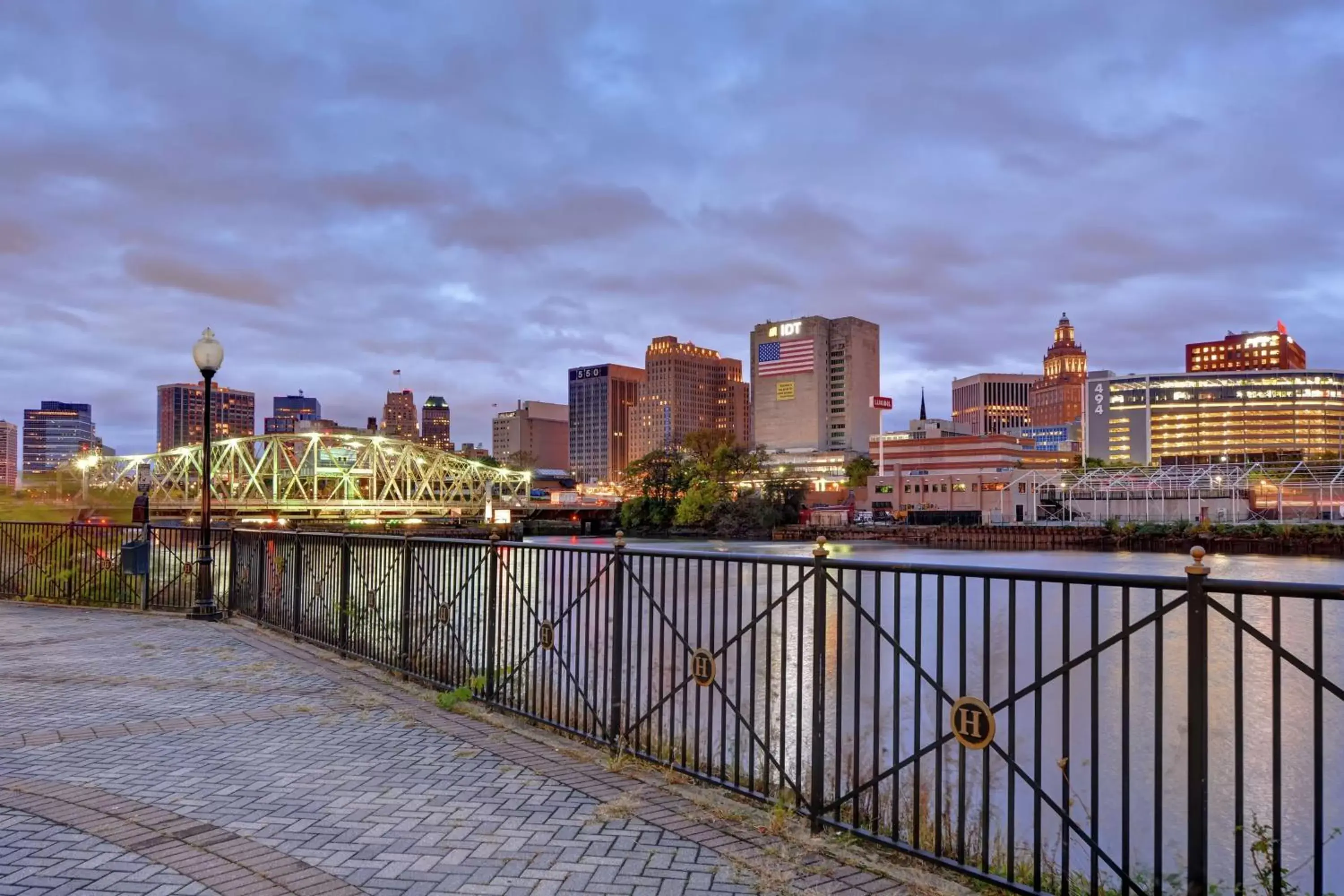 Property building in Hampton Inn & Suites Newark-Harrison-Riverwalk Property building in Hampton Inn & Suites Newark-Harrison-Riverwalk