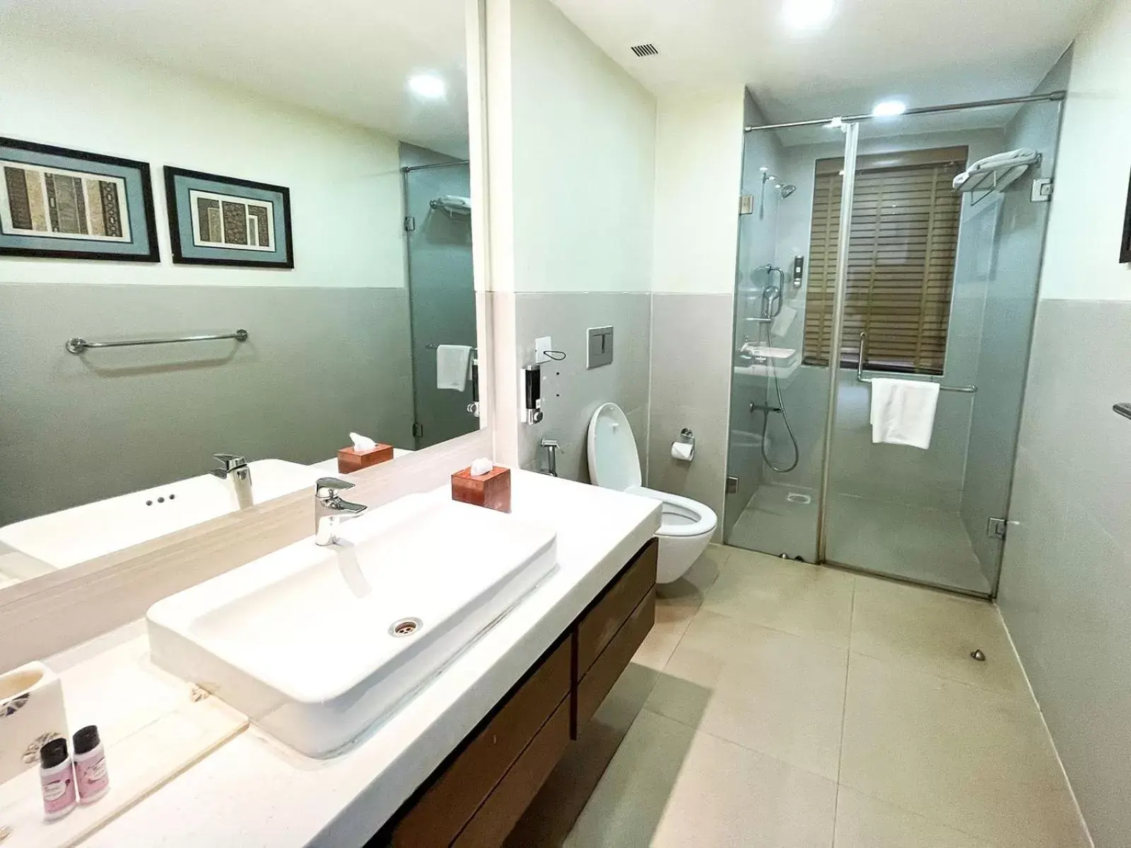 Bathroom in Acron Waterfront Resort