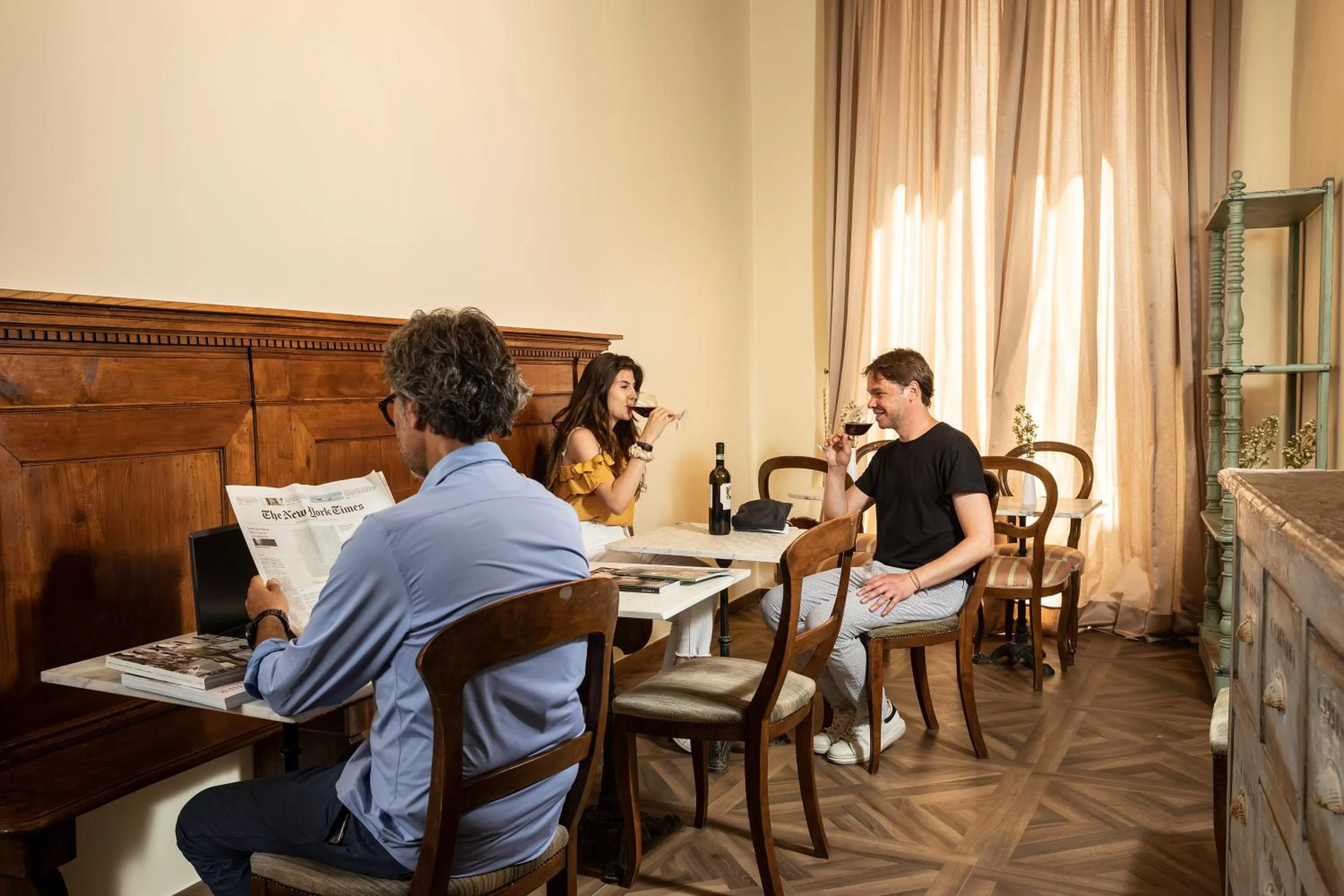 Communal lounge/ TV room in Palazzo Martellini Residenza d'epoca