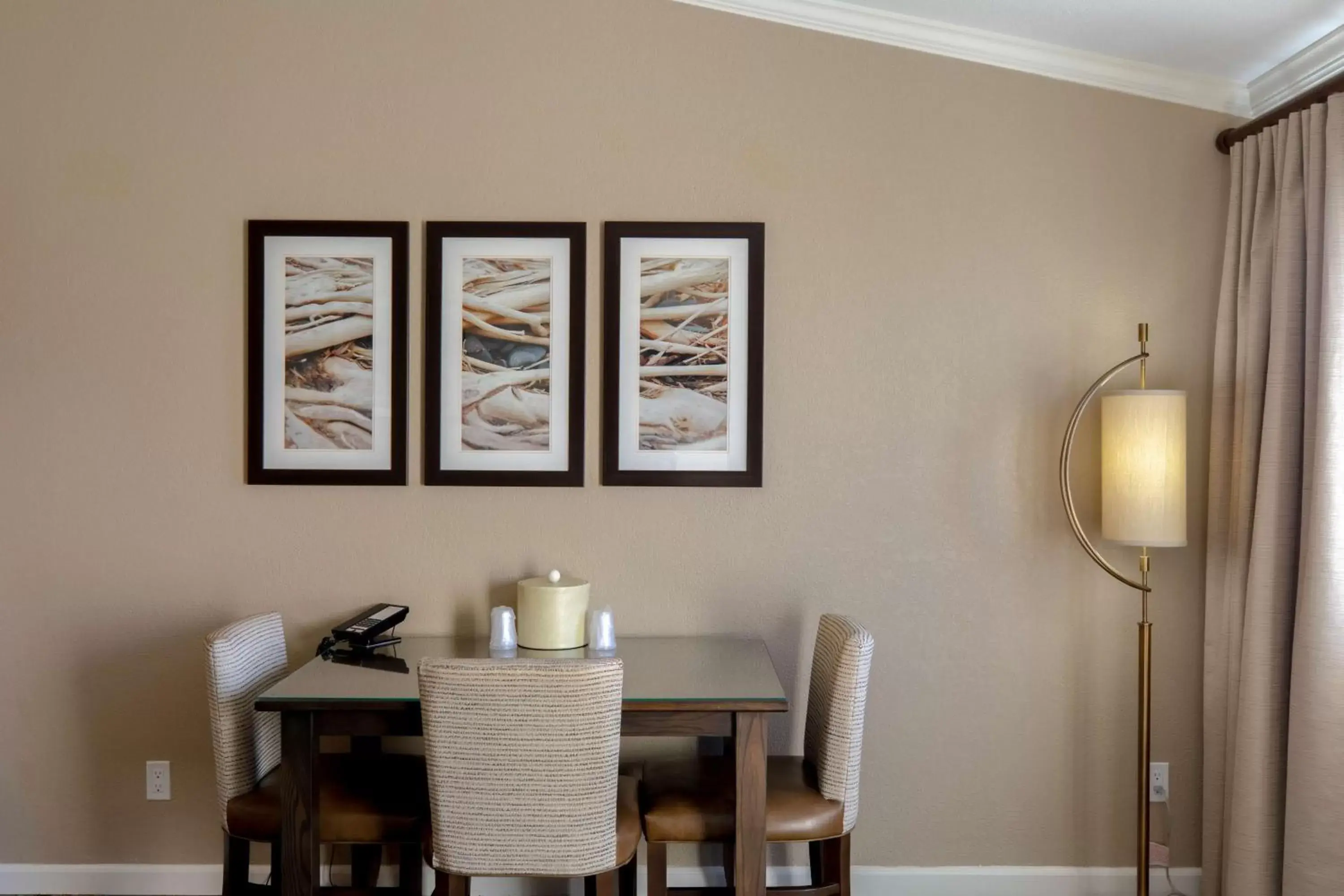 Kitchen or kitchenette, Dining Area in Best Western Inn at Face Rock