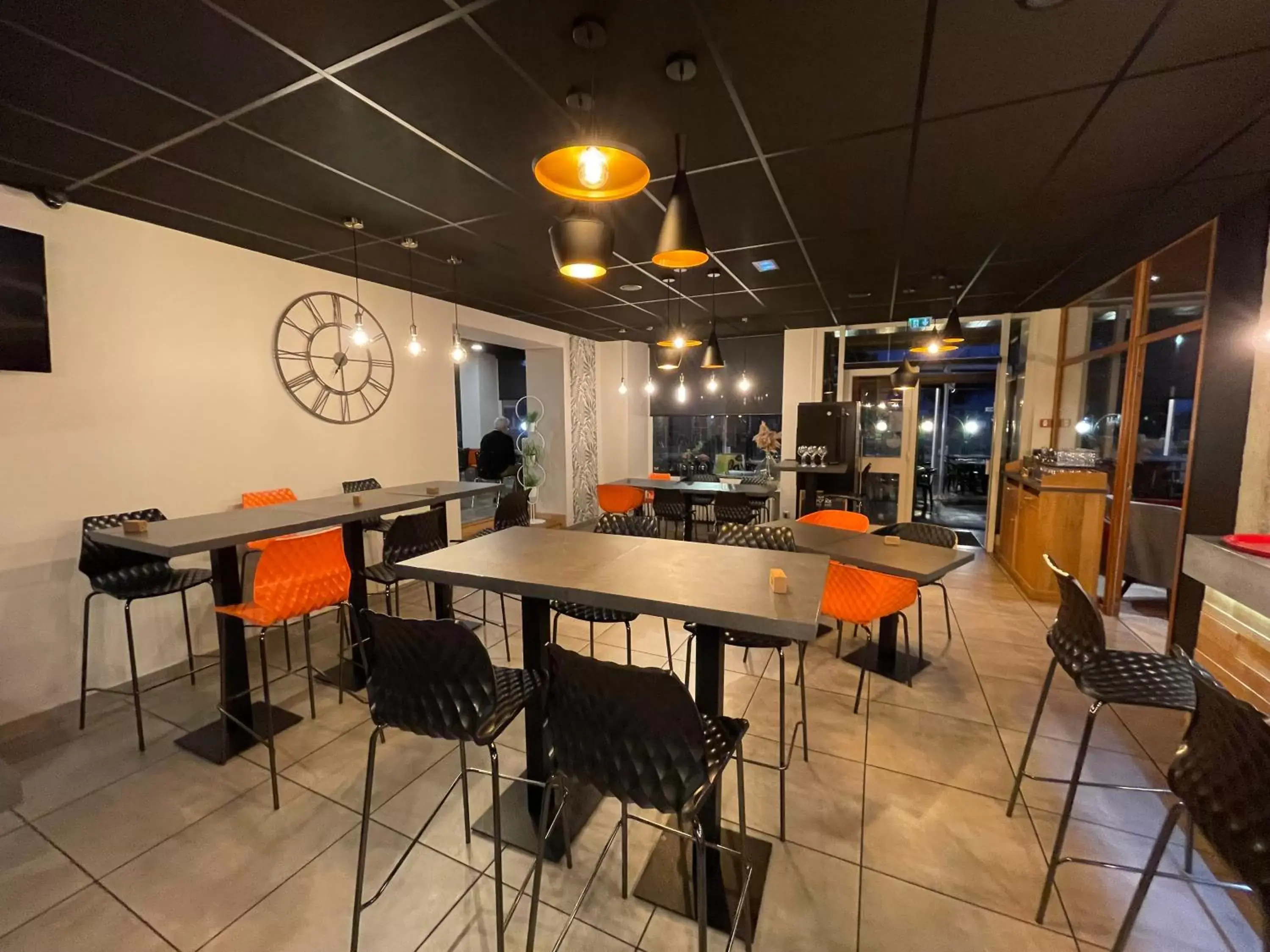 Lounge or bar, Restaurant/Places to Eat in Logis Hôtel-Restaurant Le Commerce