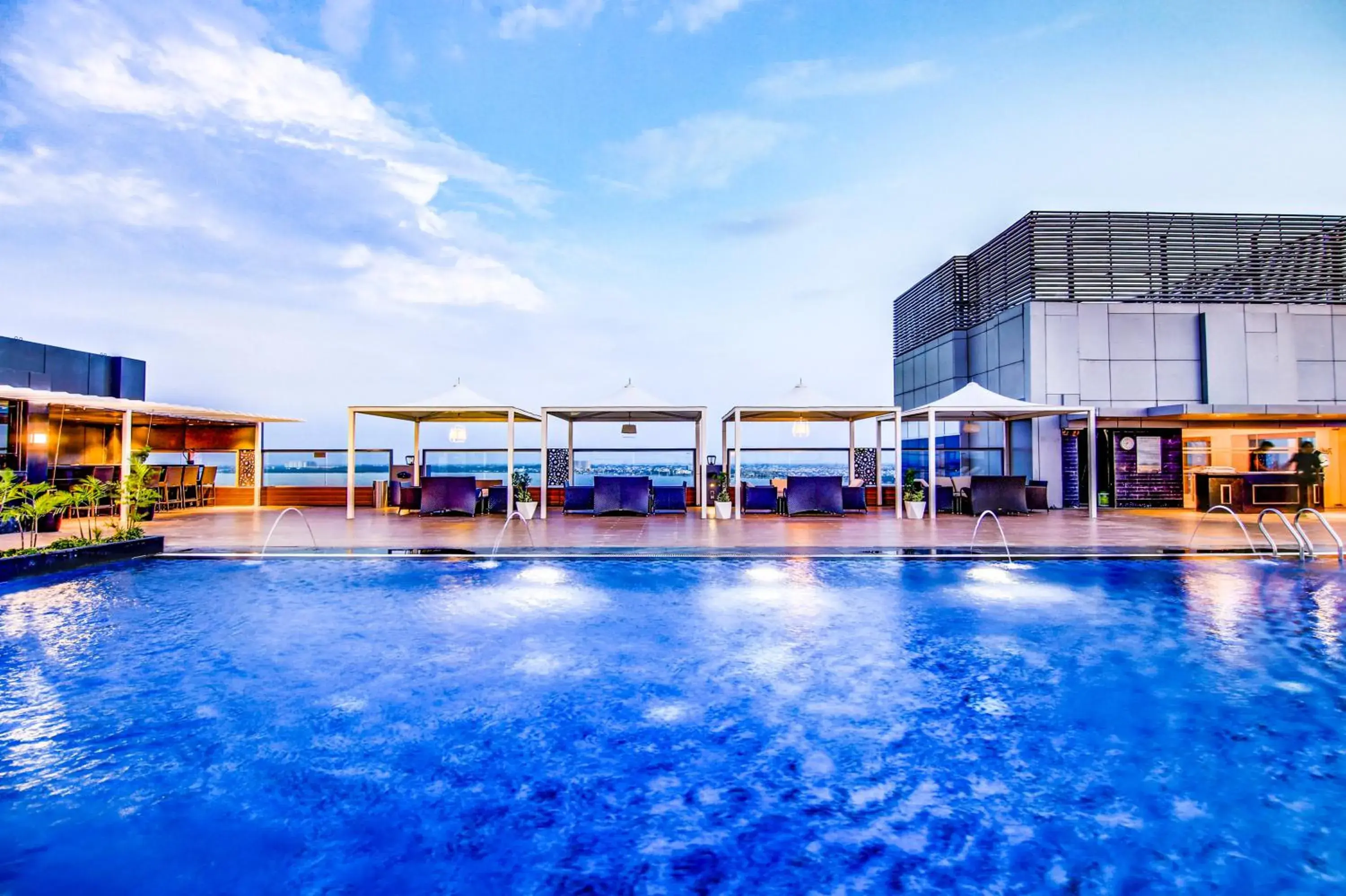 Swimming pool in Radisson Blu Gorakhpur Swimming pool in Radisson Blu Gorakhpur