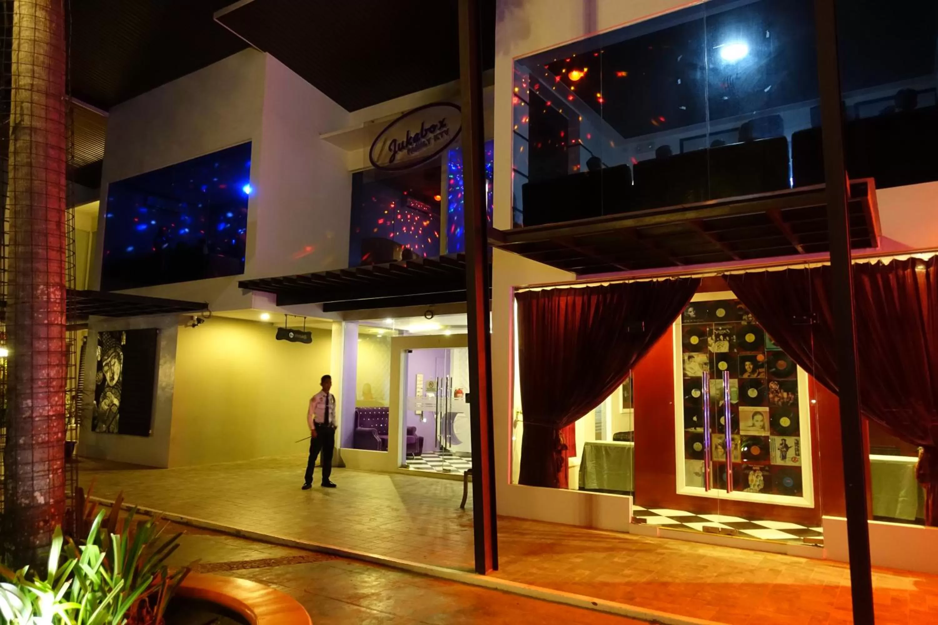 Restaurant/places to eat, TV/Entertainment Center in One Manalo Place