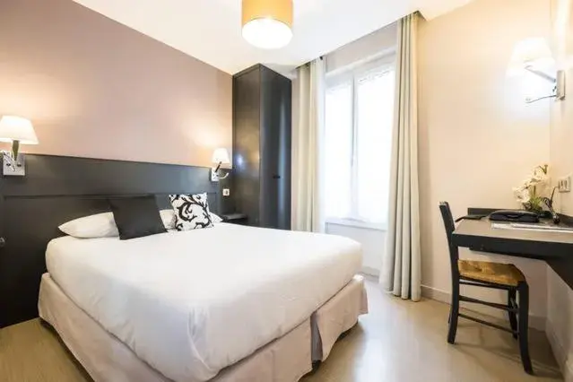 Bedroom, Bed in Bonséjour Montmartre