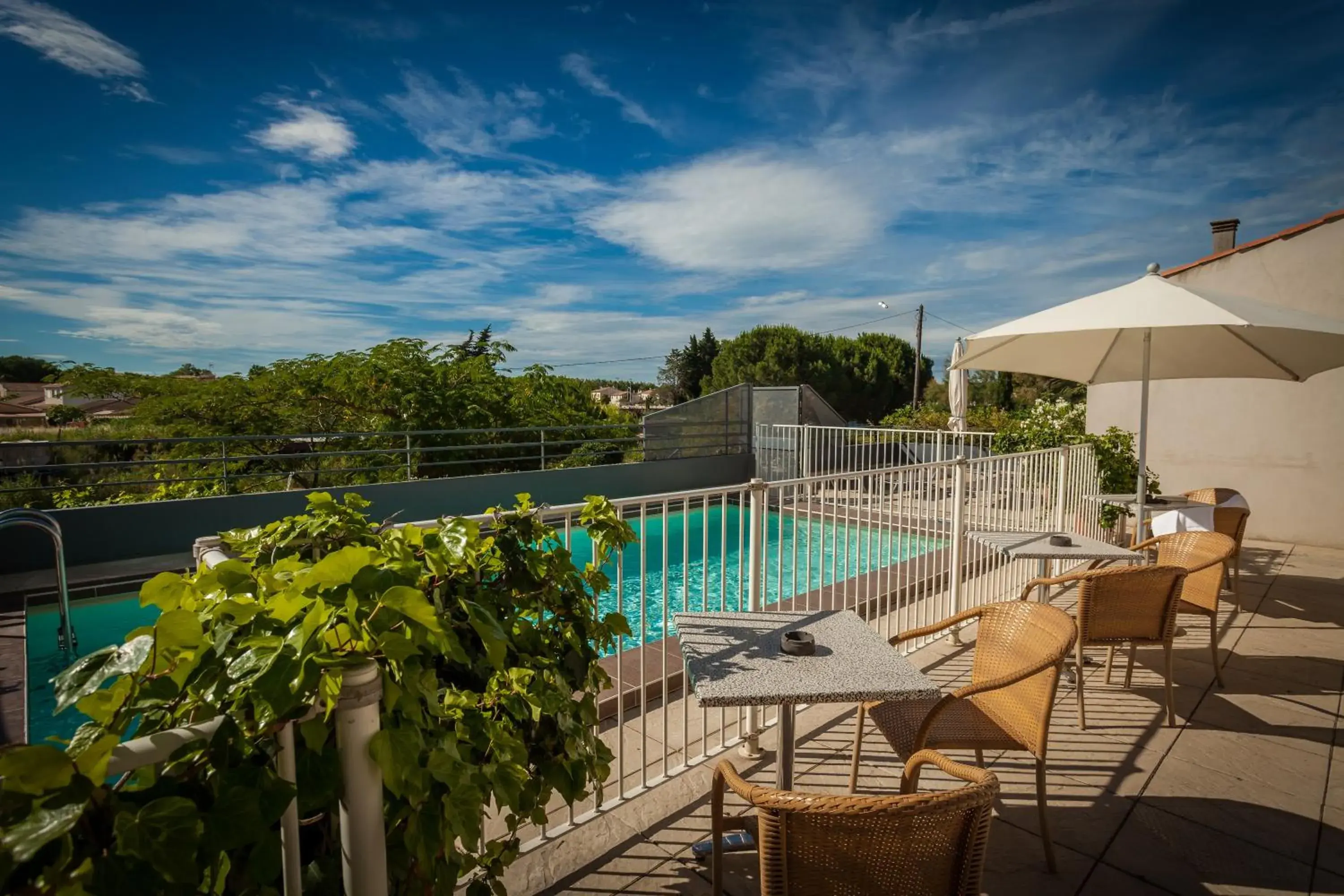Swimming Pool in Hotel Canal Aigues Mortes