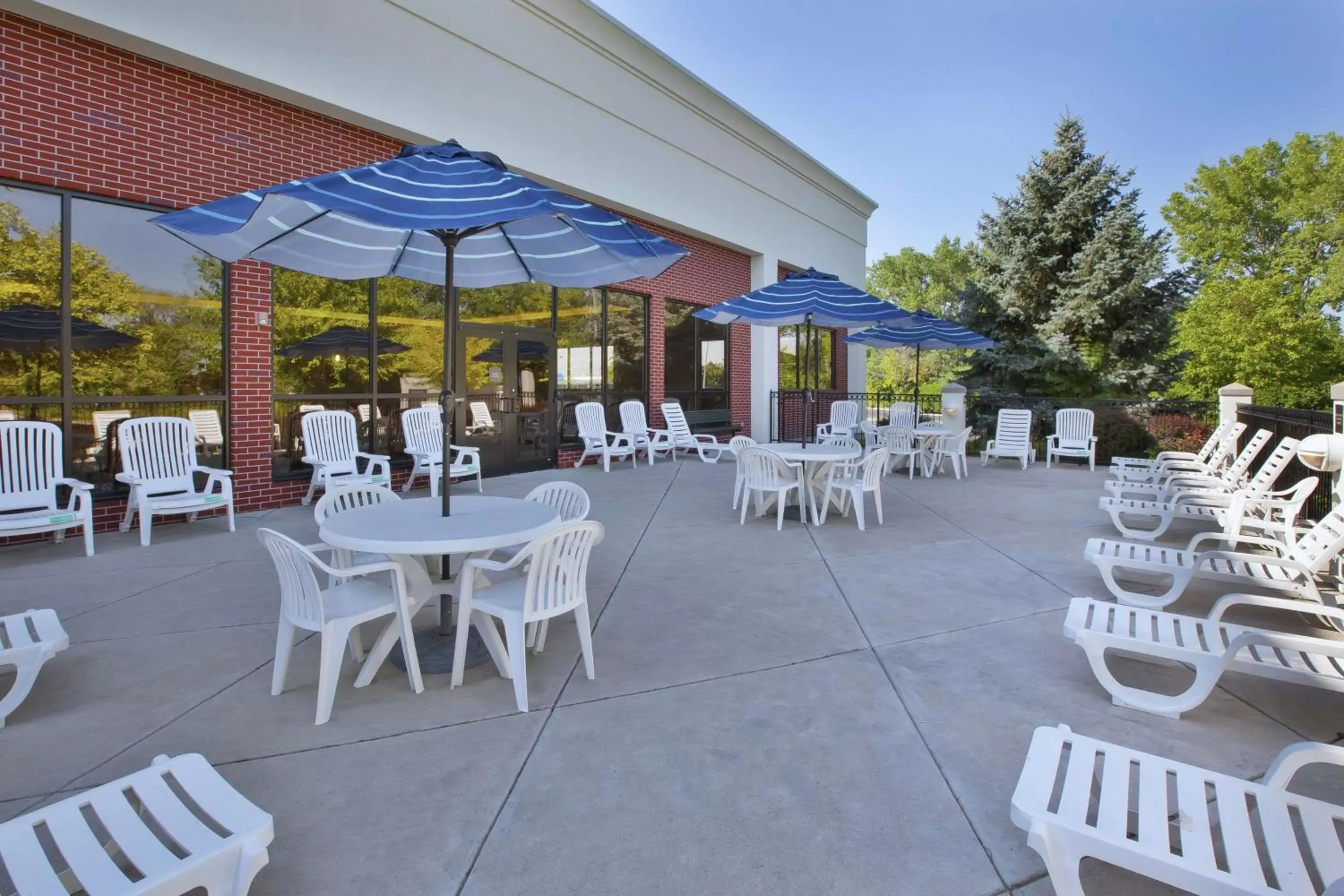 Patio, Restaurant/Places to Eat in Hampton Inn Toledo-South/Maumee