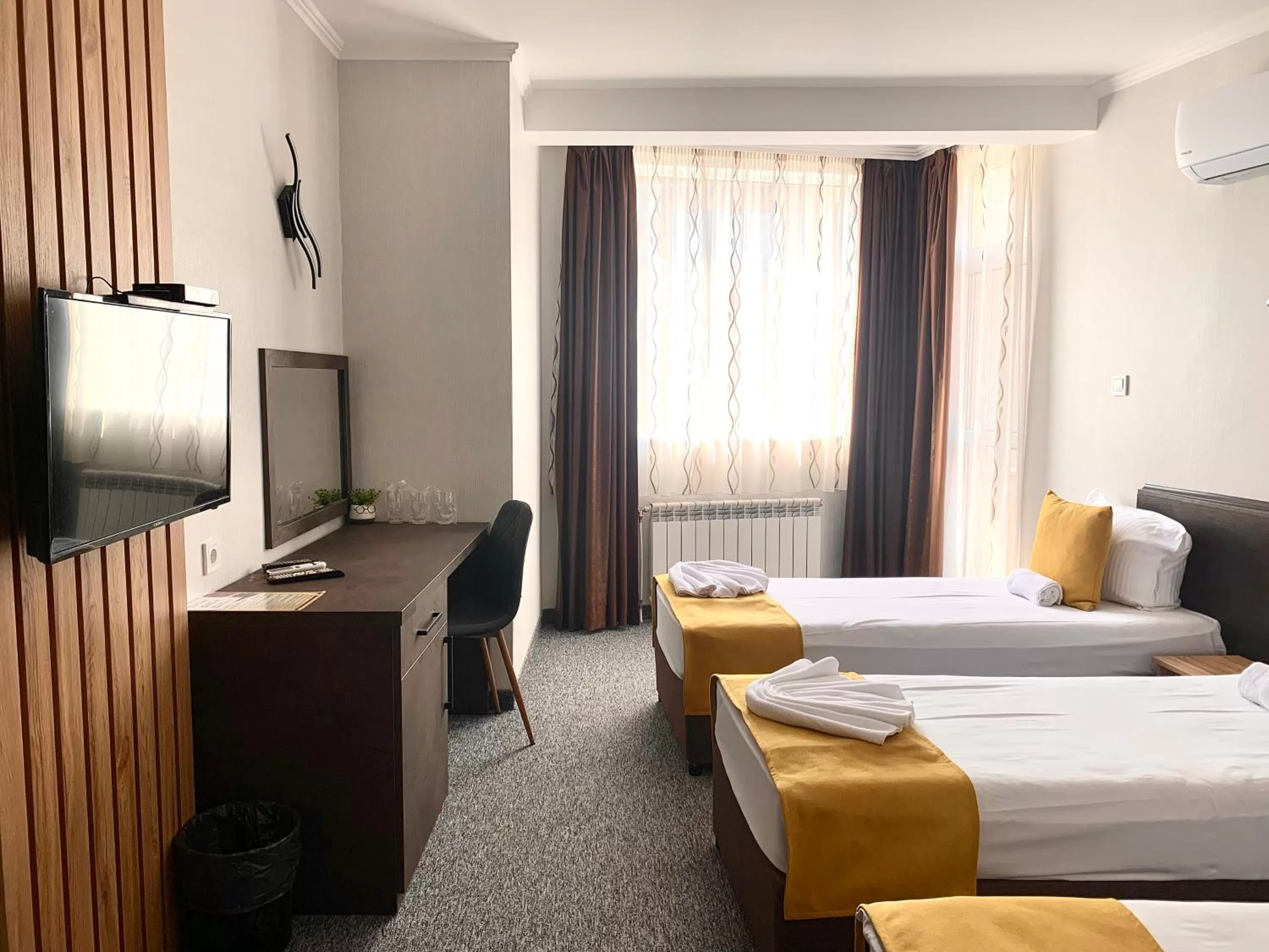 Photo of the whole room, Bed in Hotel Trayana