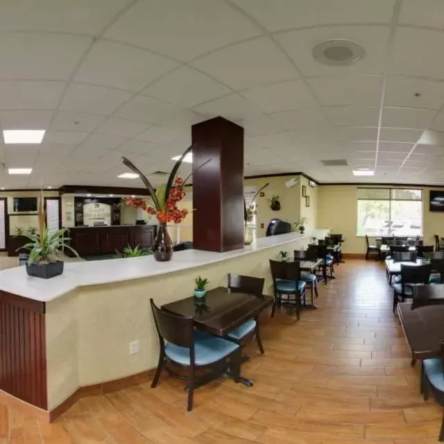 Restaurant/Places to Eat in Quality Inn & Suites Near Fairgrounds & Ybor City