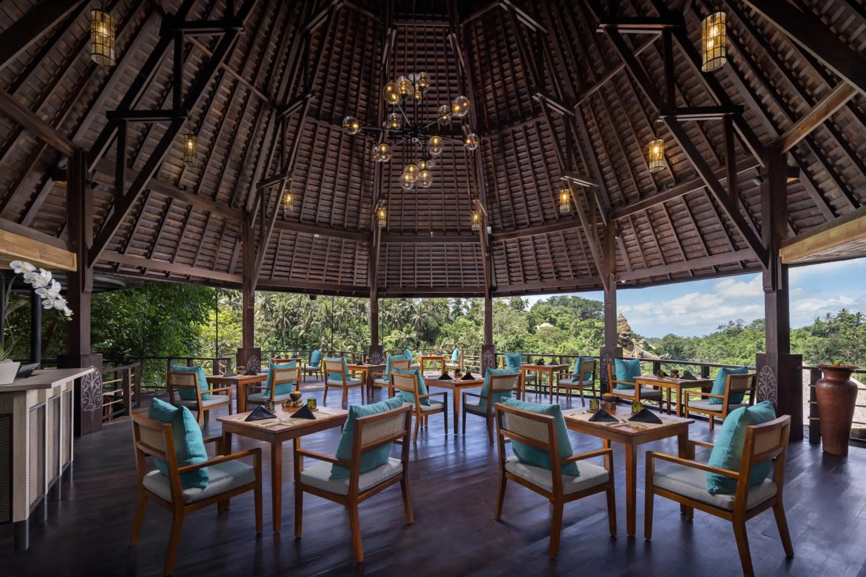 Restaurant/Places to Eat in The Kayon Valley Resort