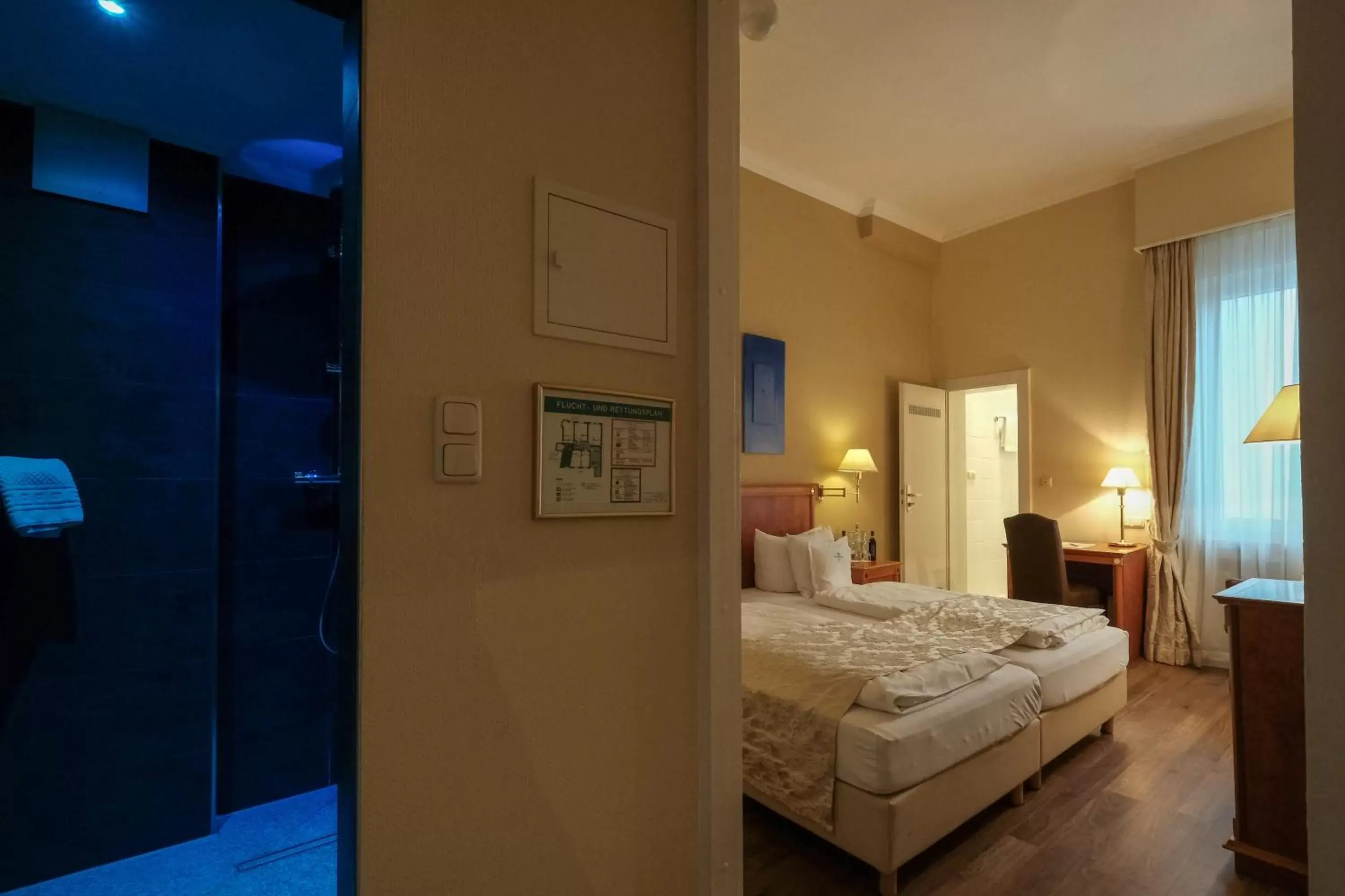 Photo of the whole room, Bed in Budget by Hotel Savoy Hannover Photo of the whole room, Bed in Budget by Hotel Savoy Hannover