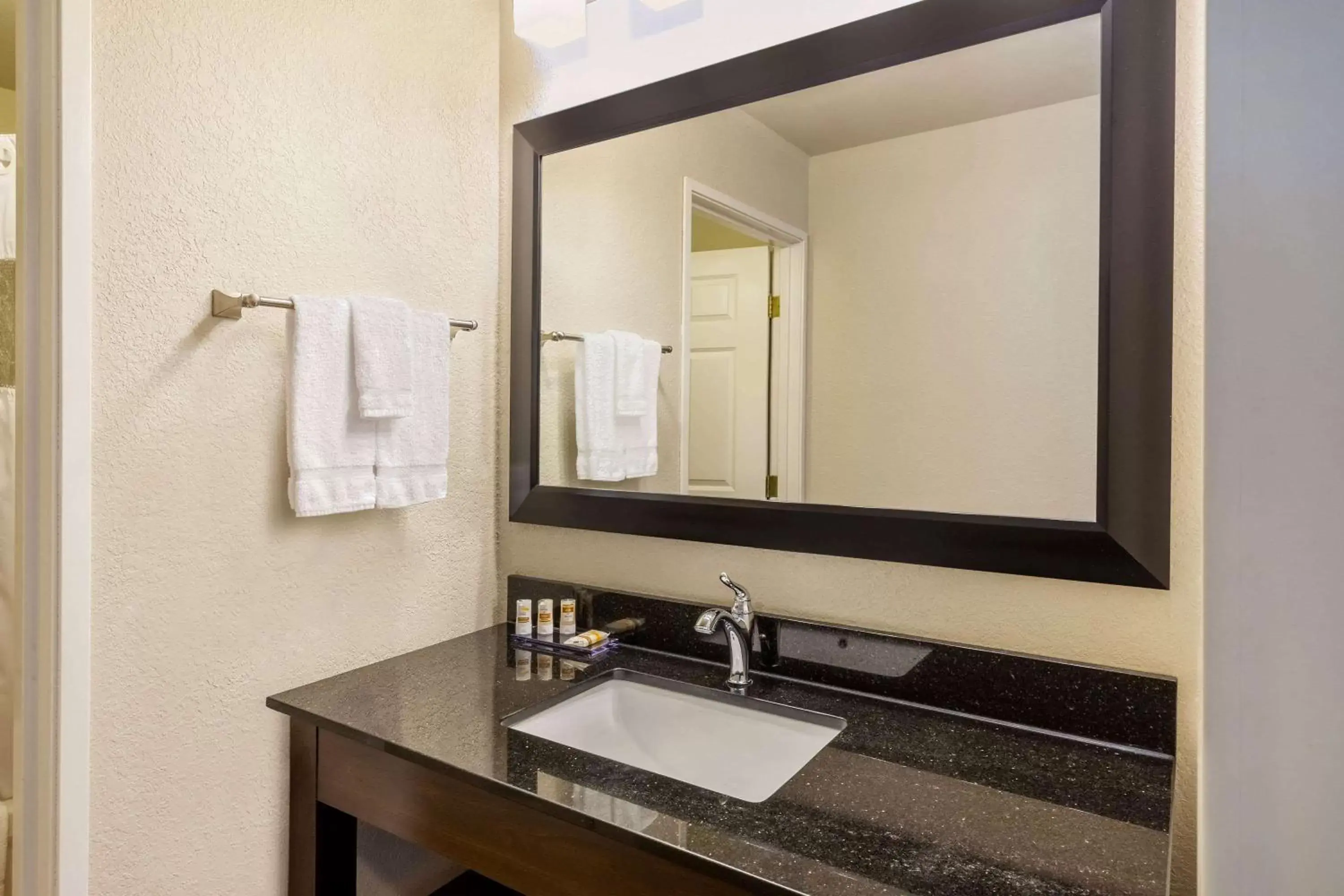 Bathroom in La Quinta by Wyndham Spokane Valley